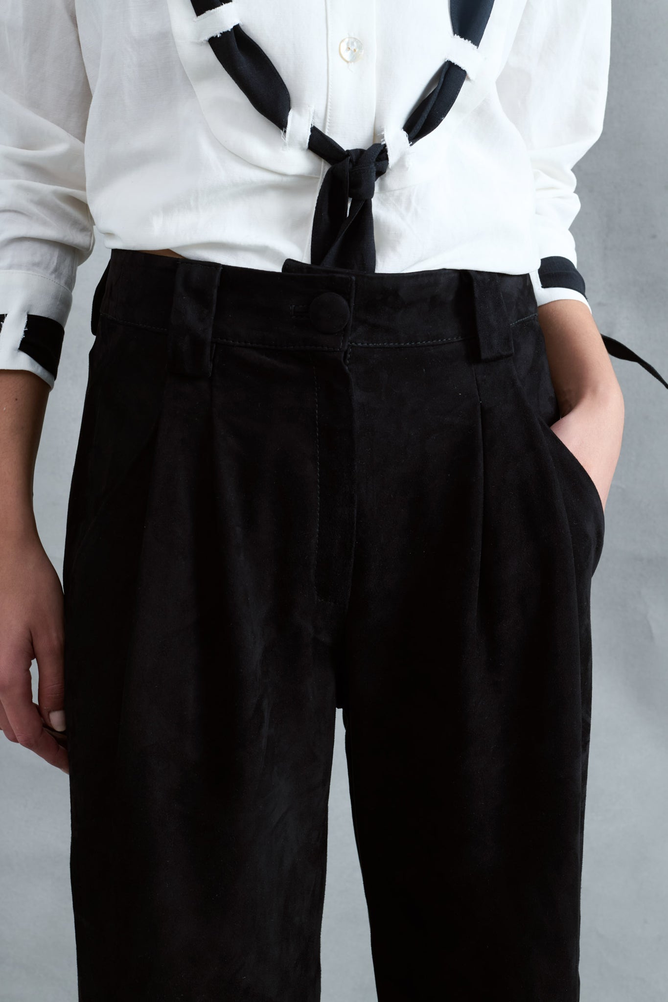 PANTALÓN BACHE ANTE NEGRO