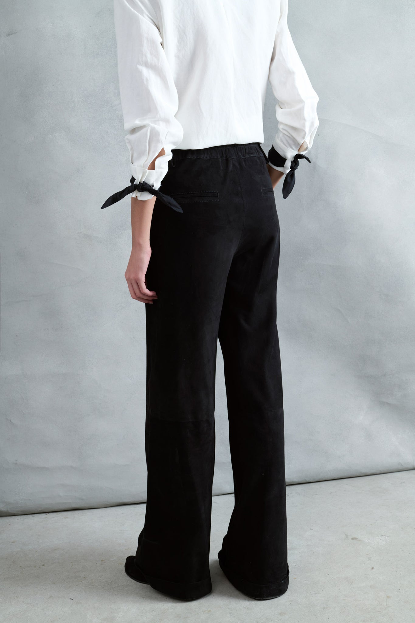 PANTALÓN BACHE ANTE NEGRO