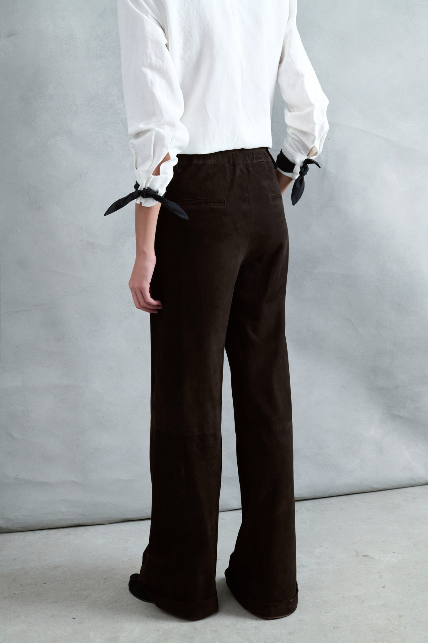 PANTALÓN BACHE ANTE CHOCOLATE