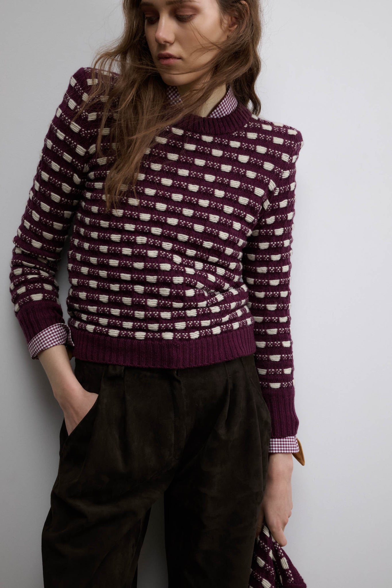 JERSEY RAYO GRANATE CON PESPUNTES CRUDOS