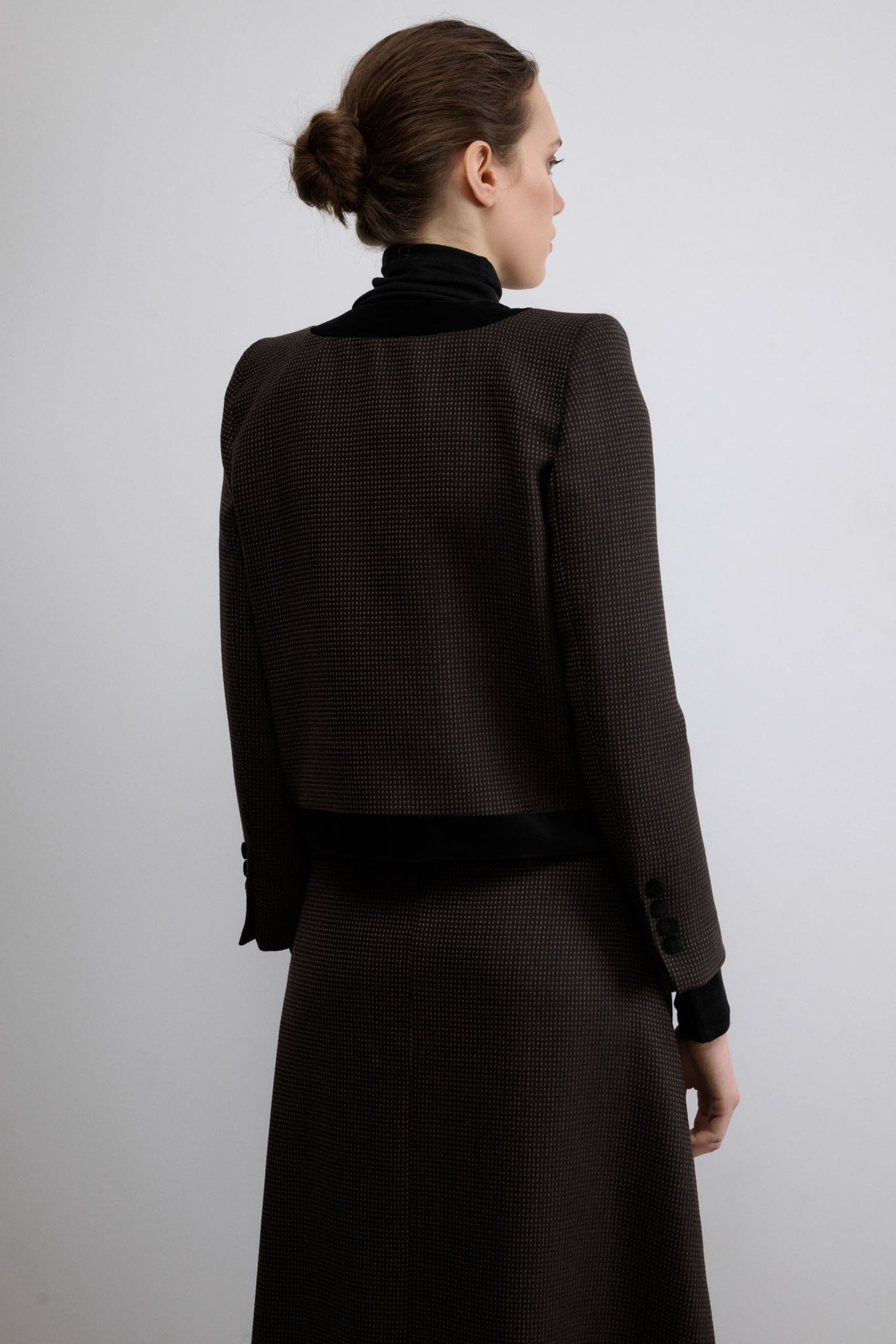 CHAQUETA SESGO NEGRO CON PUNTOS