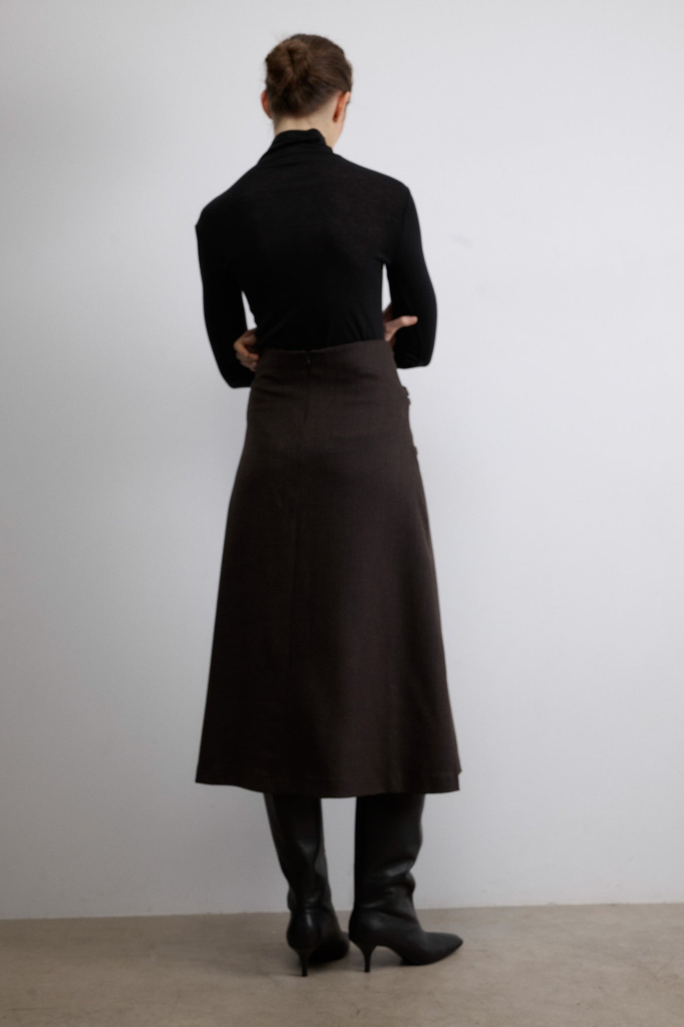 FALDA PLANO NEGRO CON PUNTOS