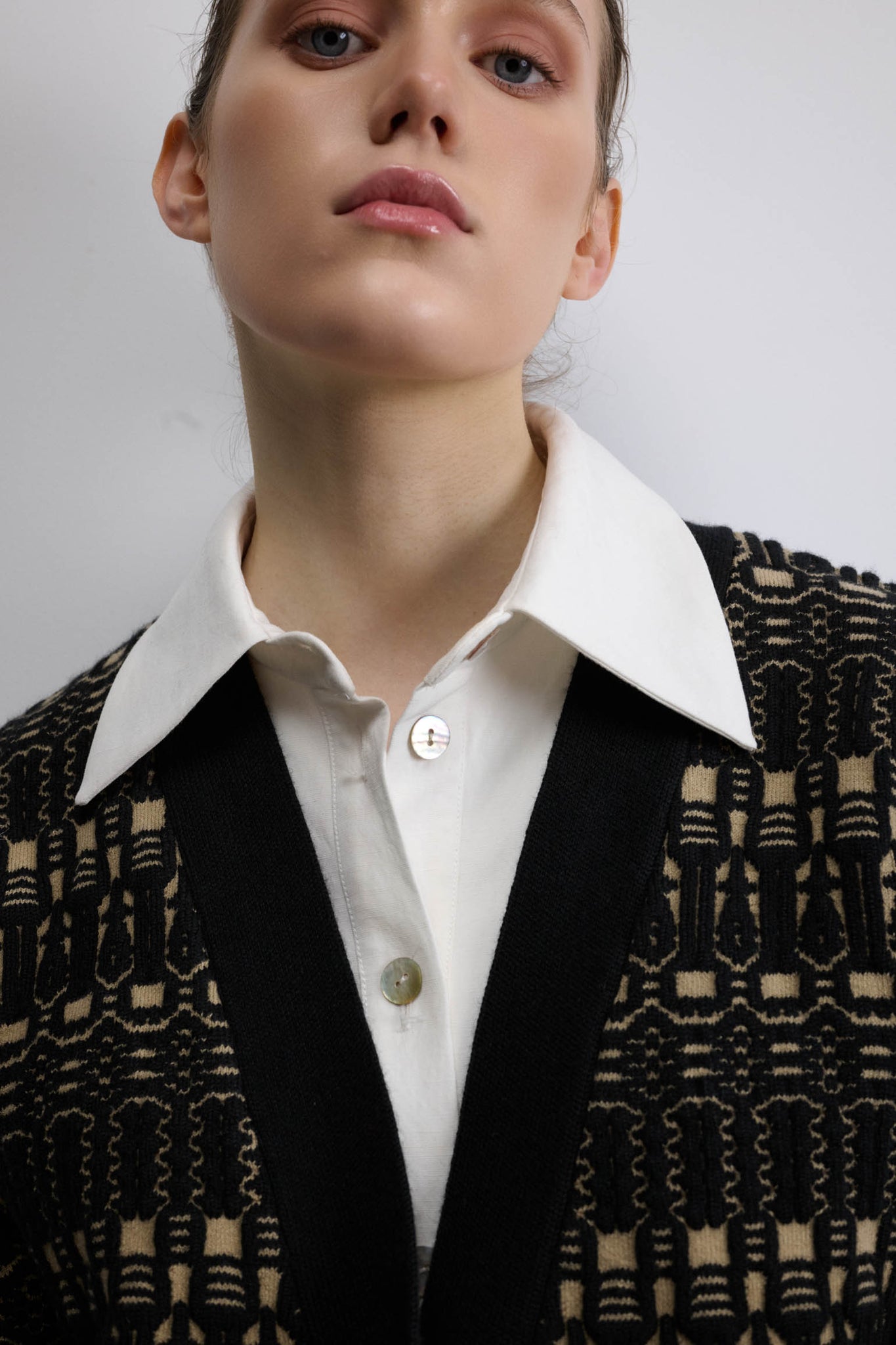 CHAQUETA ZAGA	NEGRA Y BEIGE