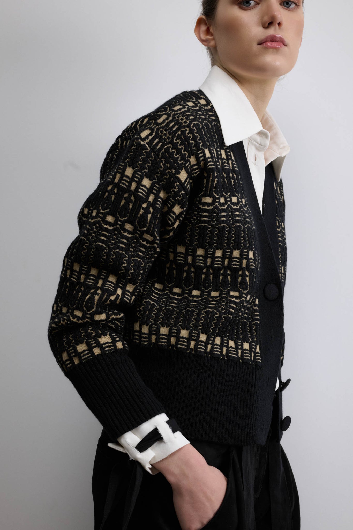 CHAQUETA ZAGA	NEGRA Y BEIGE