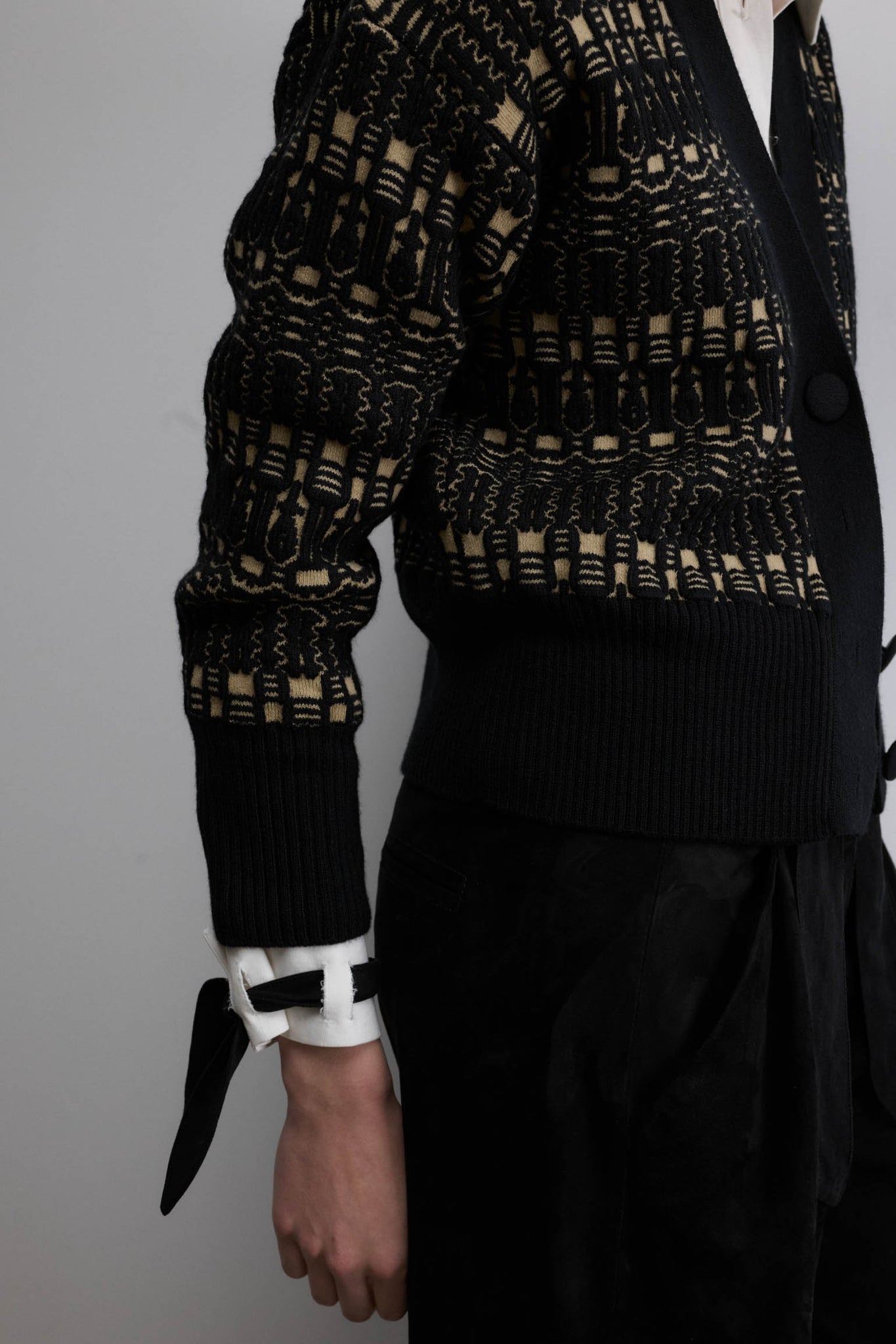 CHAQUETA ZAGA	NEGRA Y BEIGE