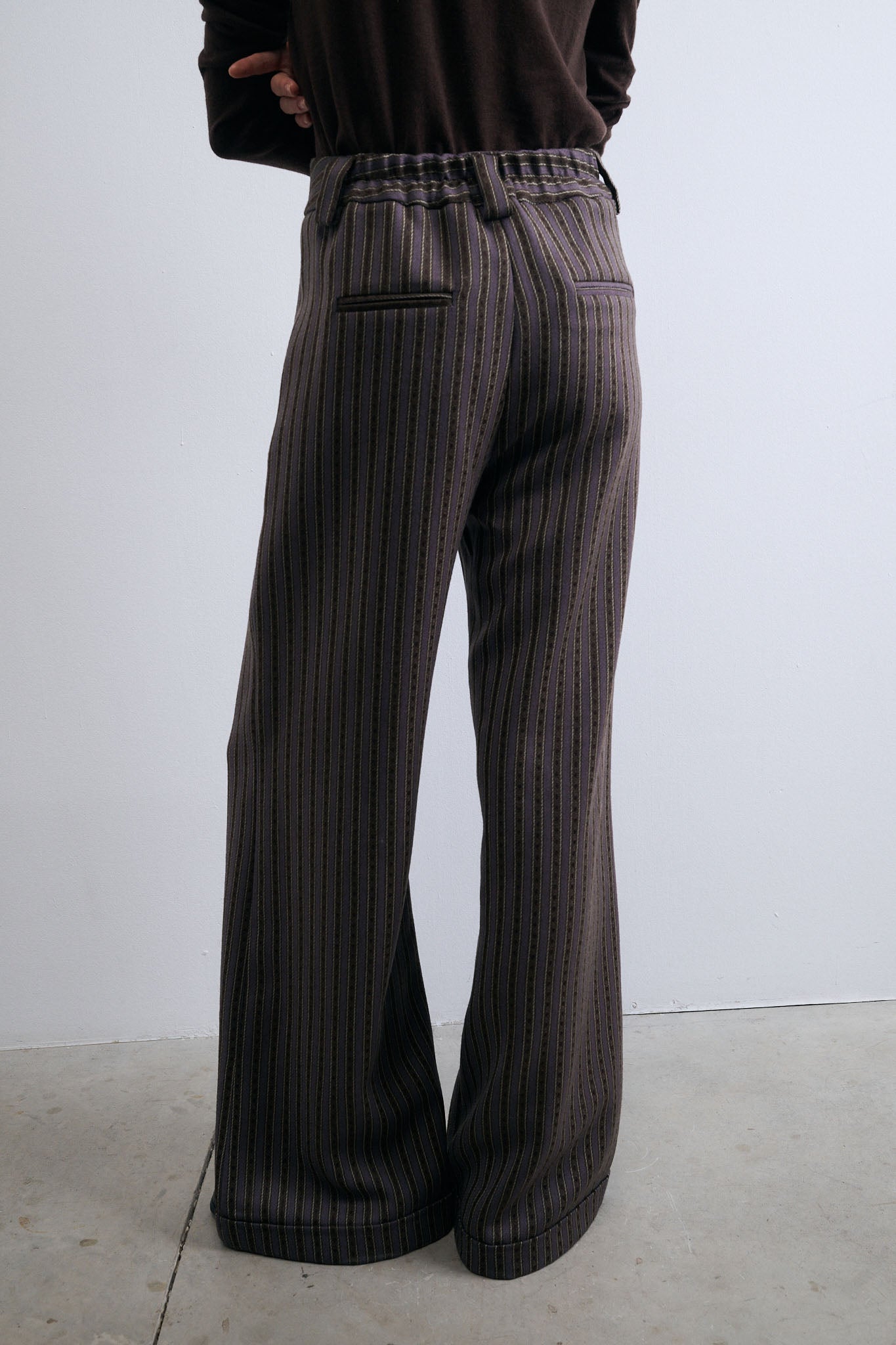 PANTALÓN PUENTE MALVA RAYAS PESPUNTE MARRONES