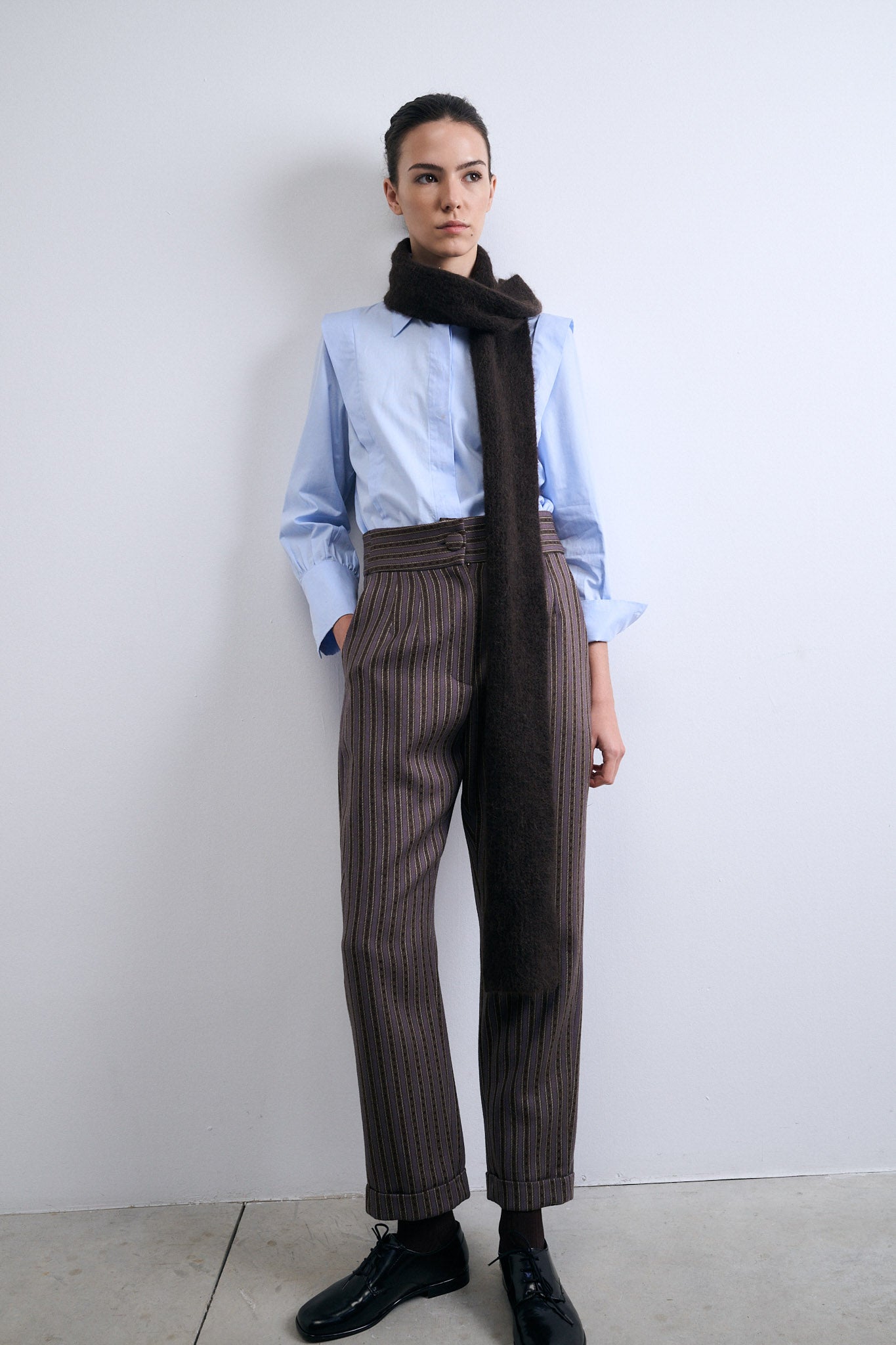 PANTALÓN ARROYO MALVA RAYAS PESPUNTE MARRONES