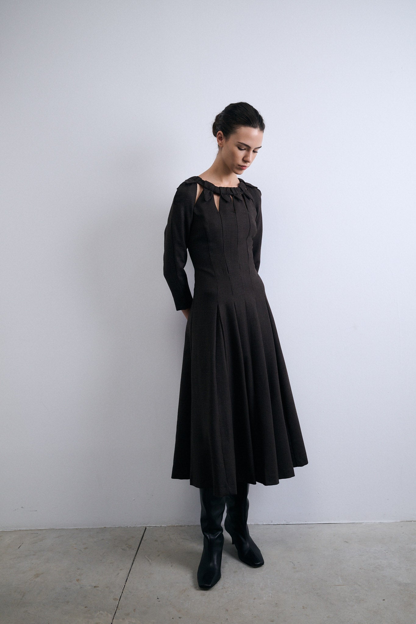 VESTIDO HOJA NEGRO CON PUNTOS