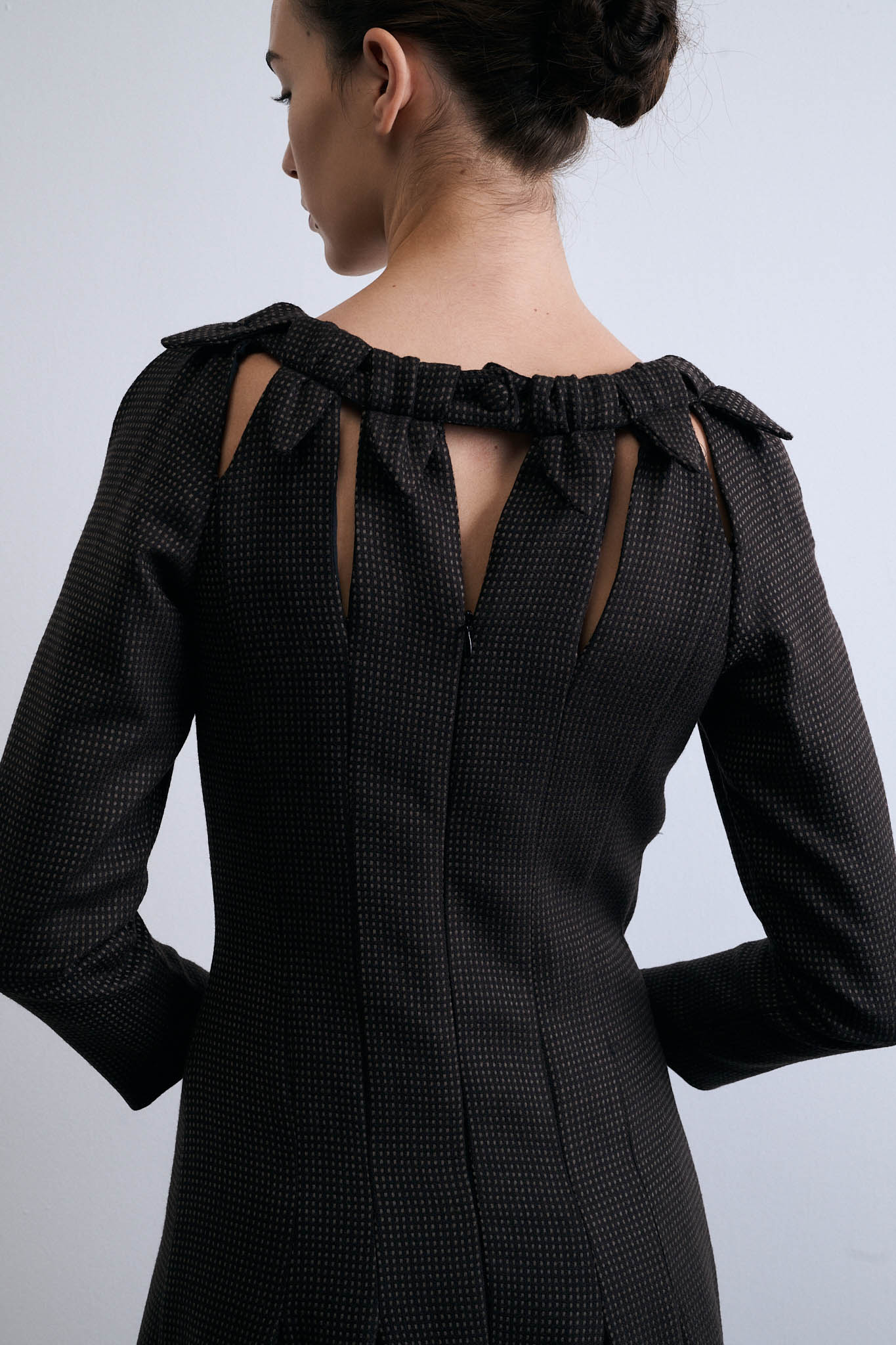 VESTIDO HOJA NEGRO CON PUNTOS