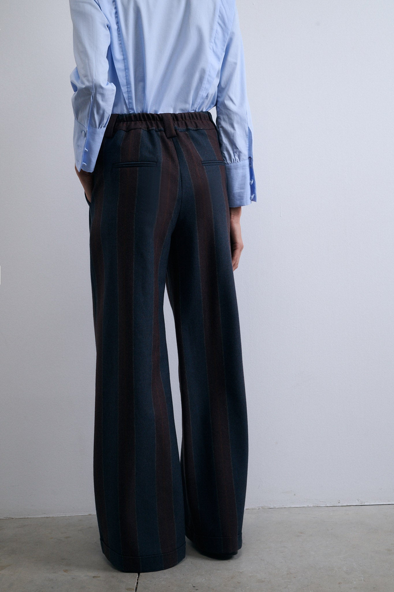 PANTALÓN PUENTE RAYA ANCHA AZUL Y GRANATE