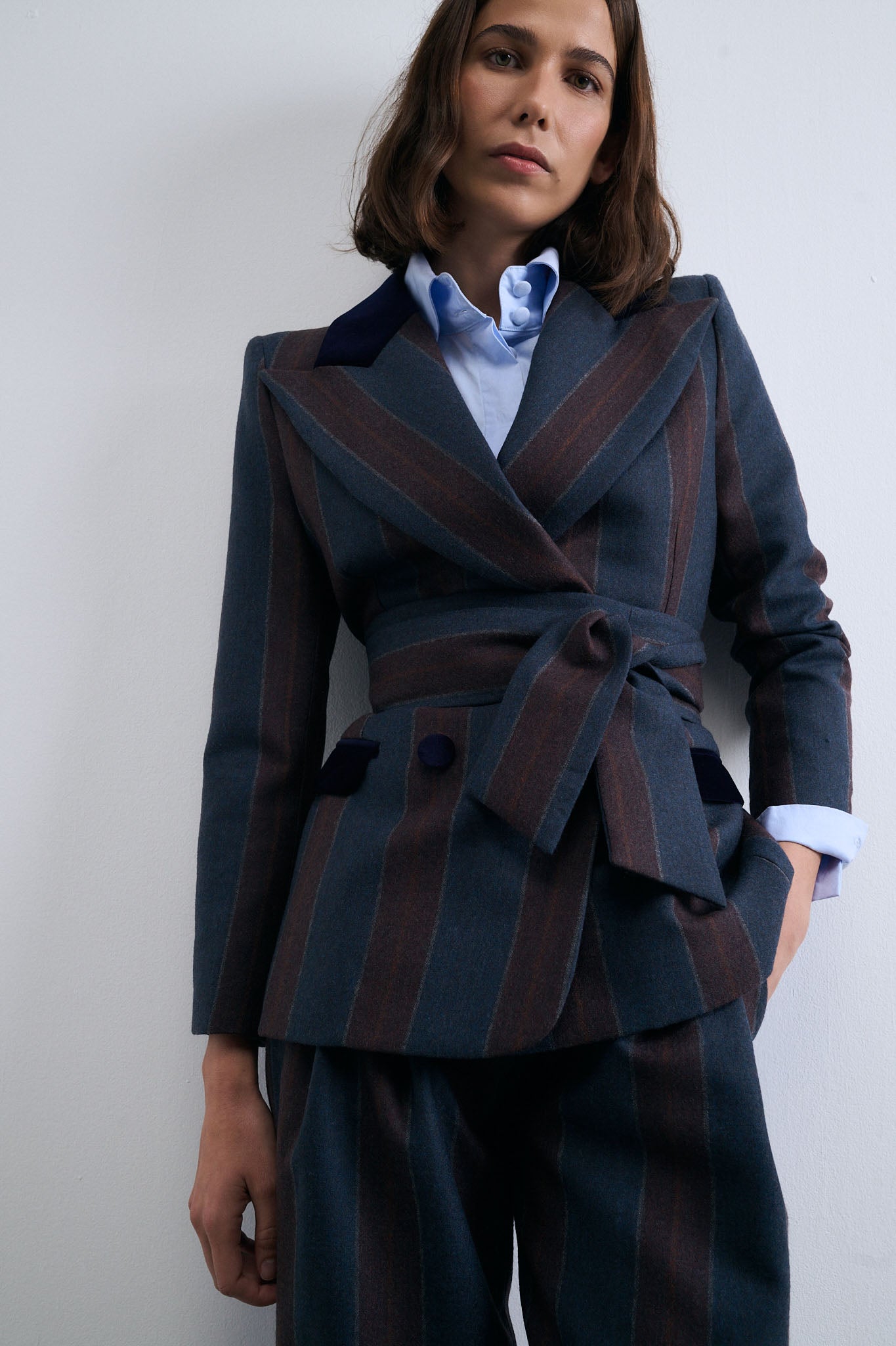 BLAZER NODO RAYA ANCHA AZUL Y GRANATE