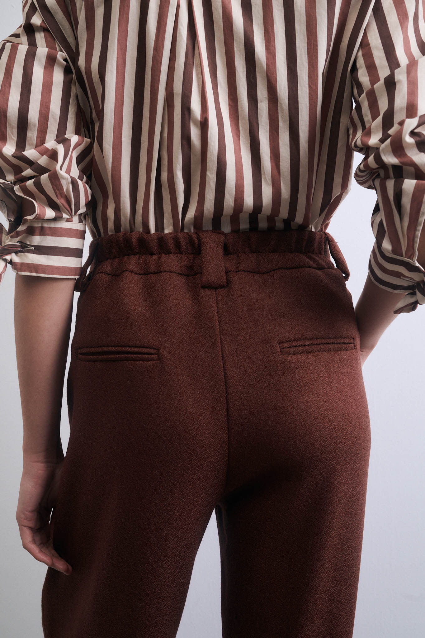 PANTALÓN PUENTE ARCILLA