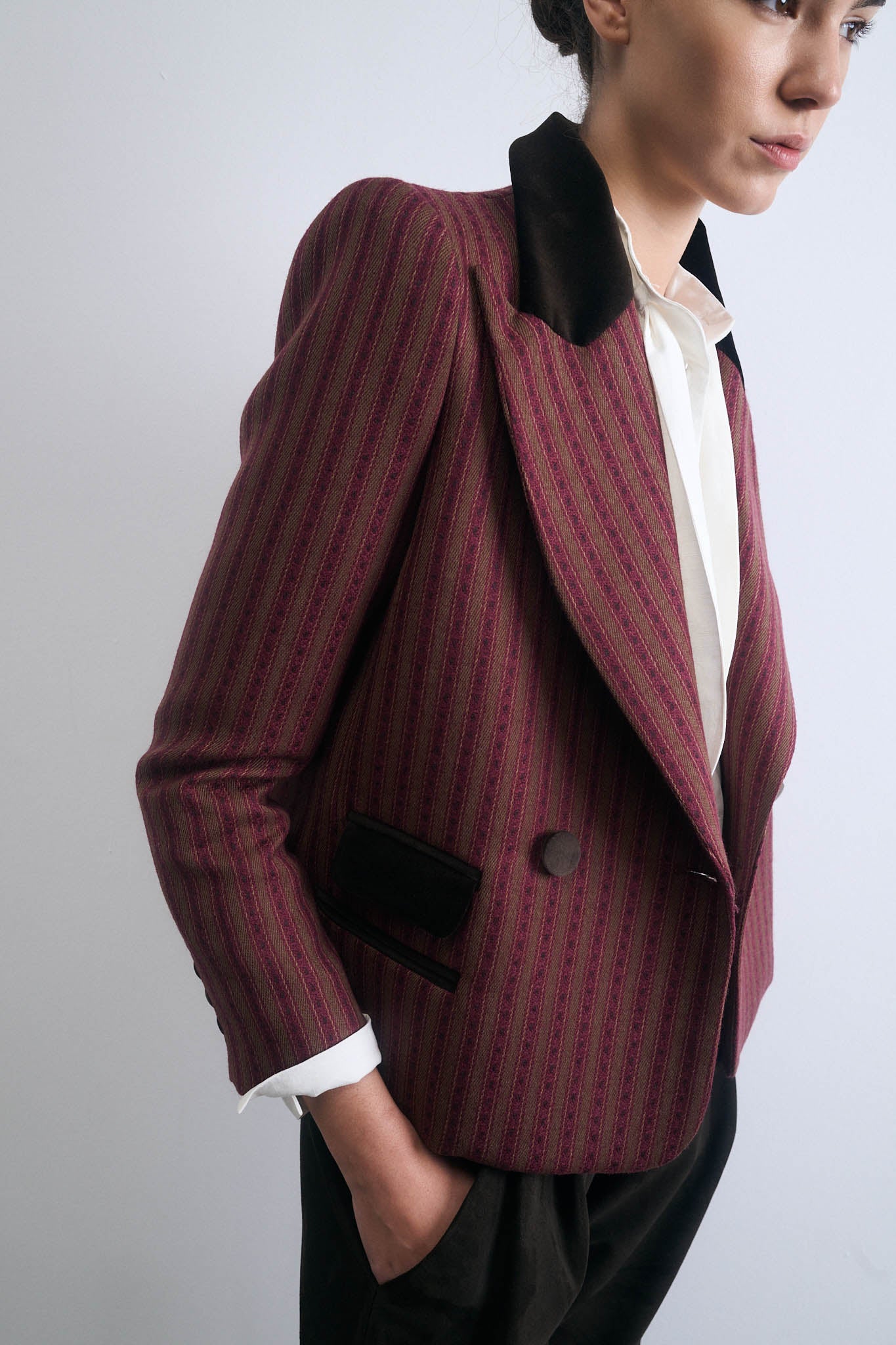 CHAQUETA ALUD MARRÓN RAYAS PESPUNTE GRANATE