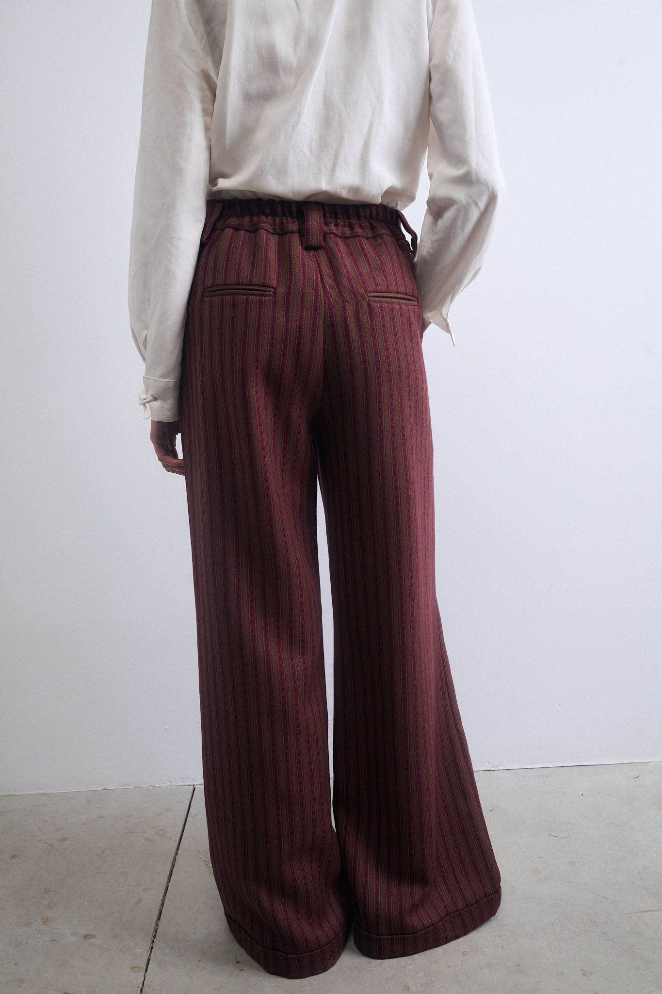 PANTALÓN PUENTE MARRÓN RAYAS PESPUNTE GRANATES