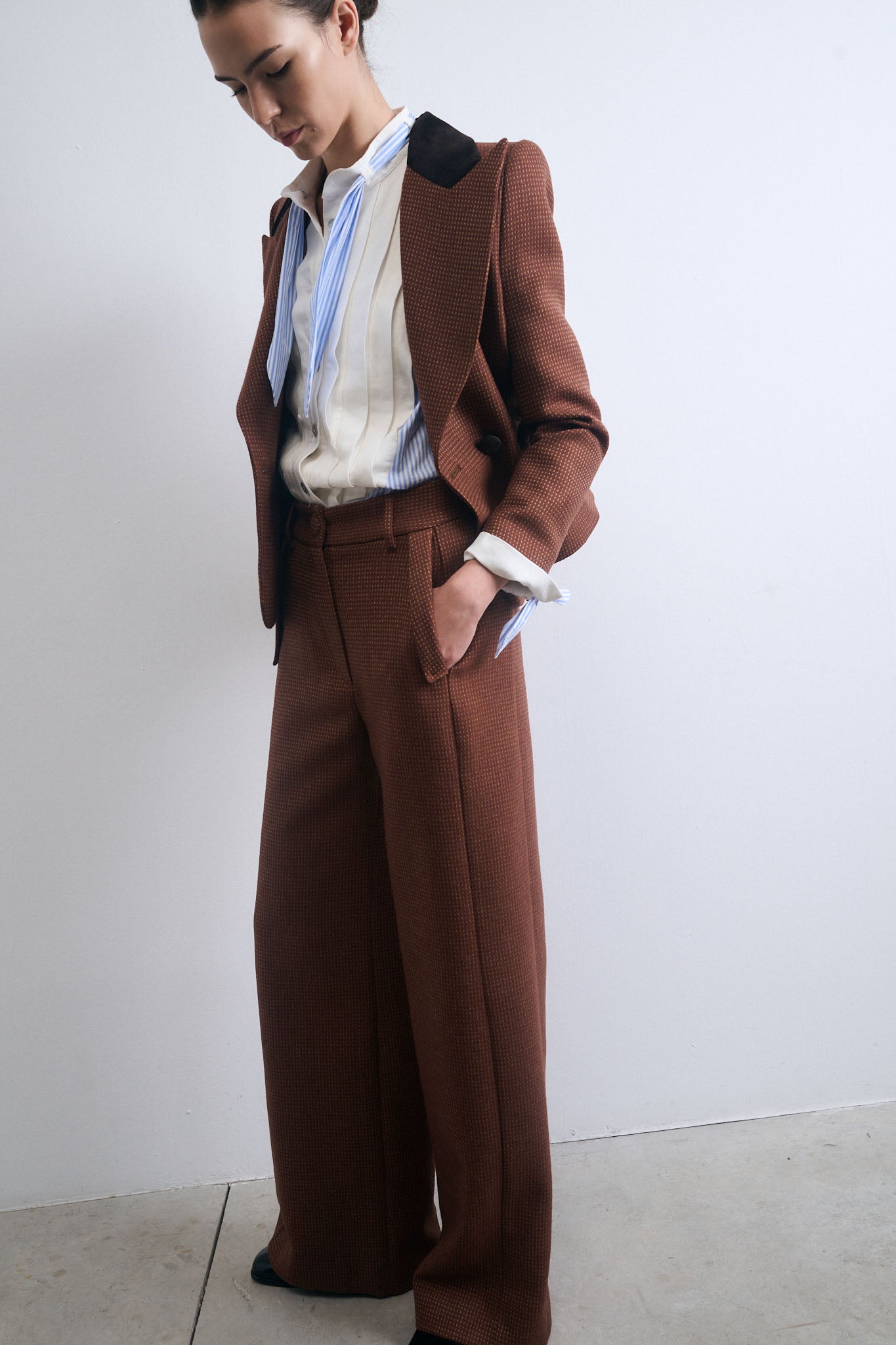 CHAQUETA ALUD MARRÓN CON PUNTOS