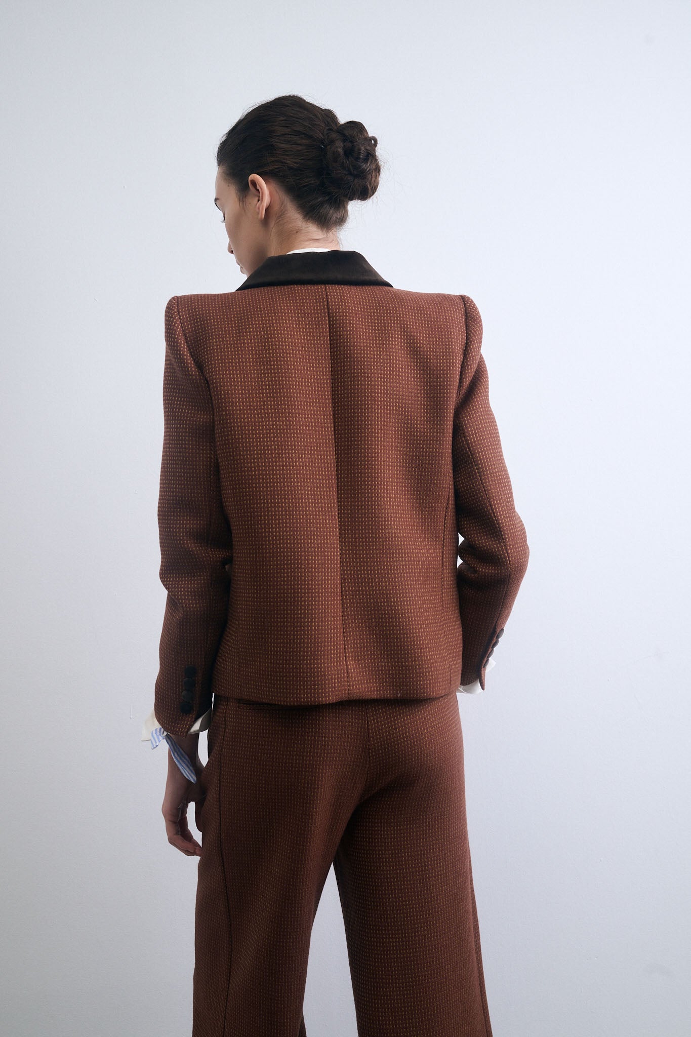 CHAQUETA ALUD MARRÓN CON PUNTOS