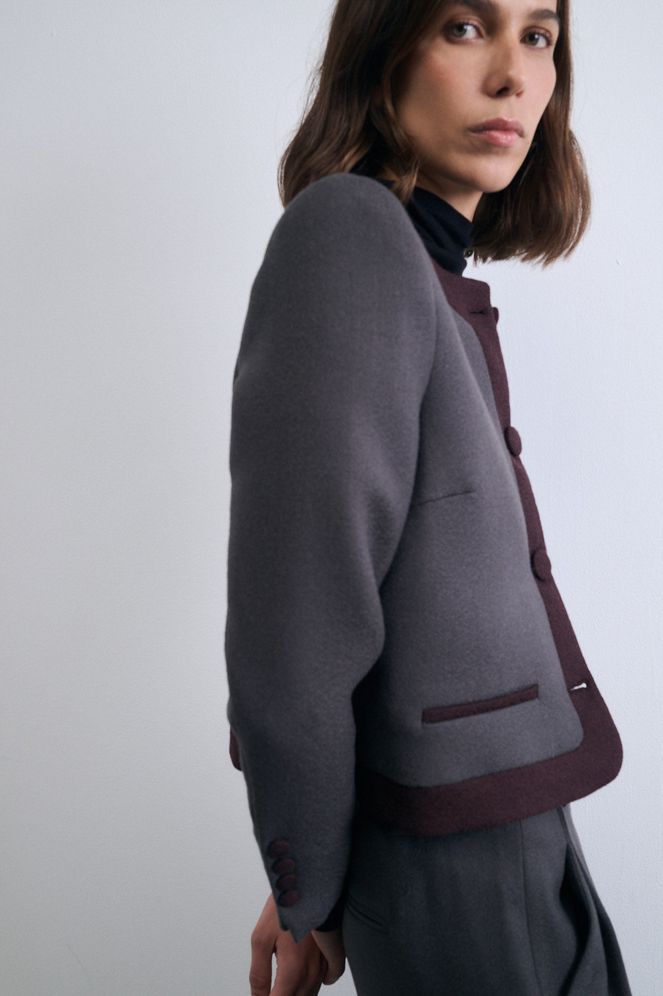 CHAQUETA SESGO PIEDRA