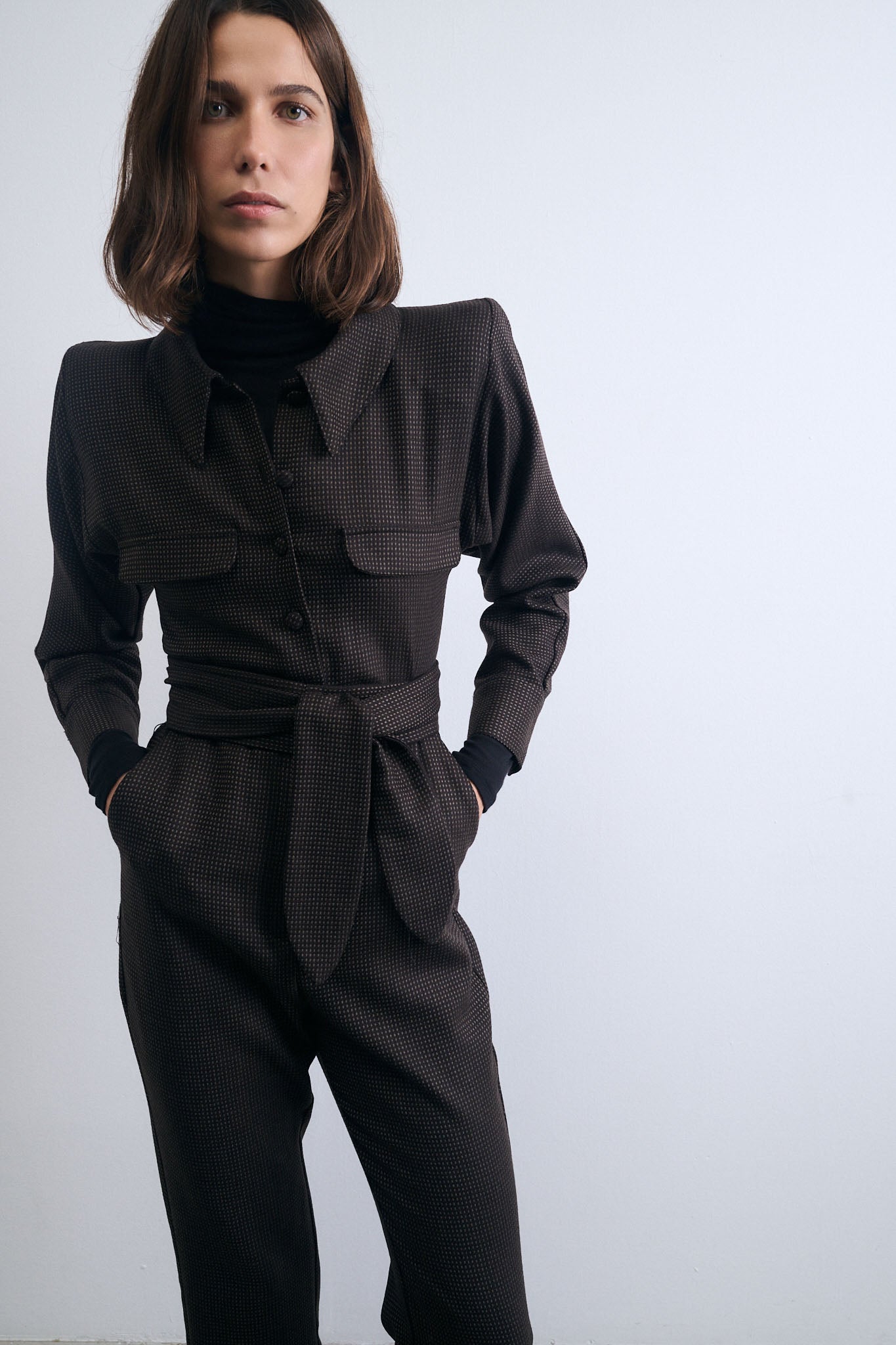 BLACK ROUTE MONO WITH DOTS