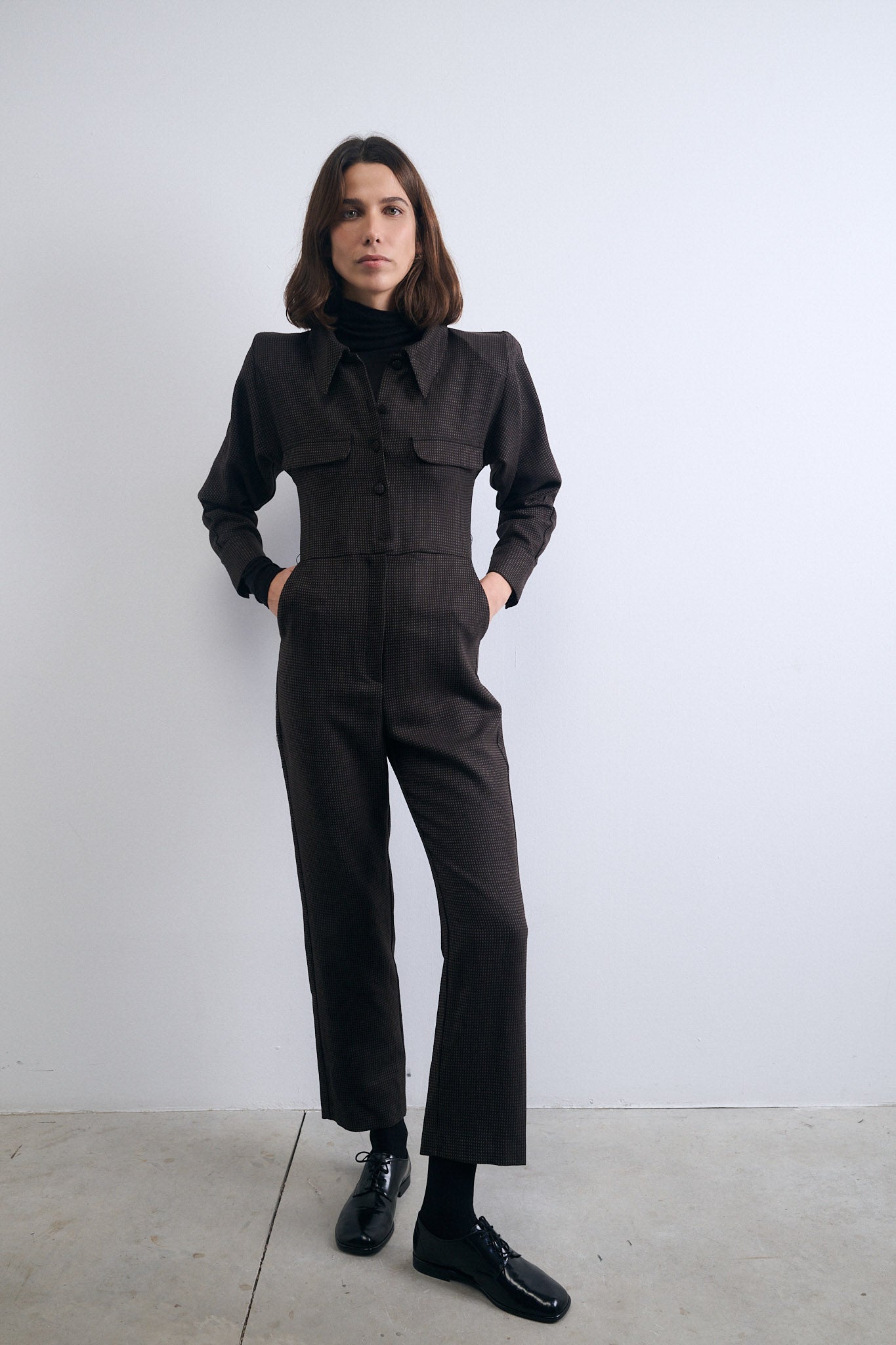 BLACK ROUTE MONO WITH DOTS