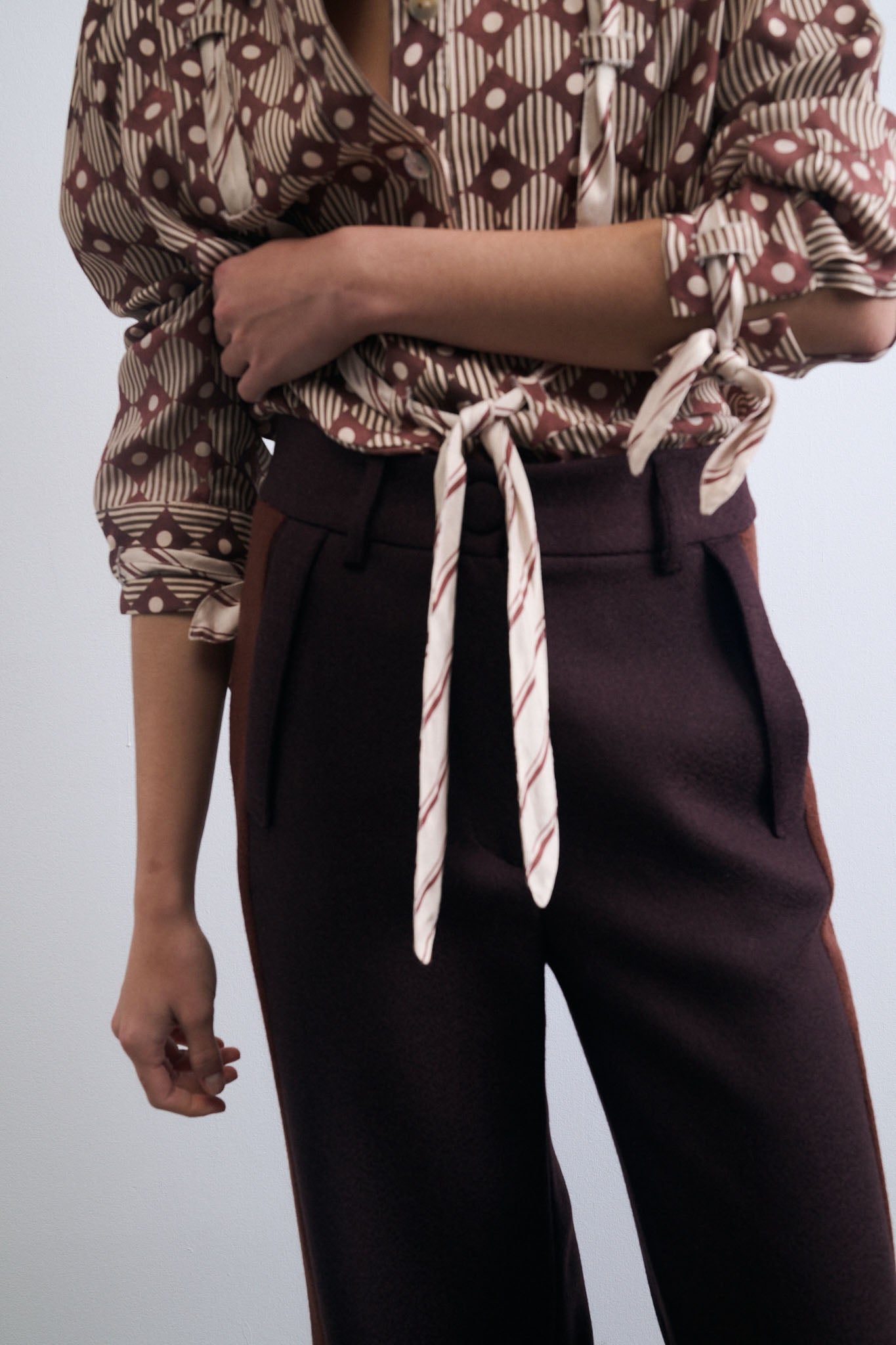 PANTALÓN TRAMA MORA