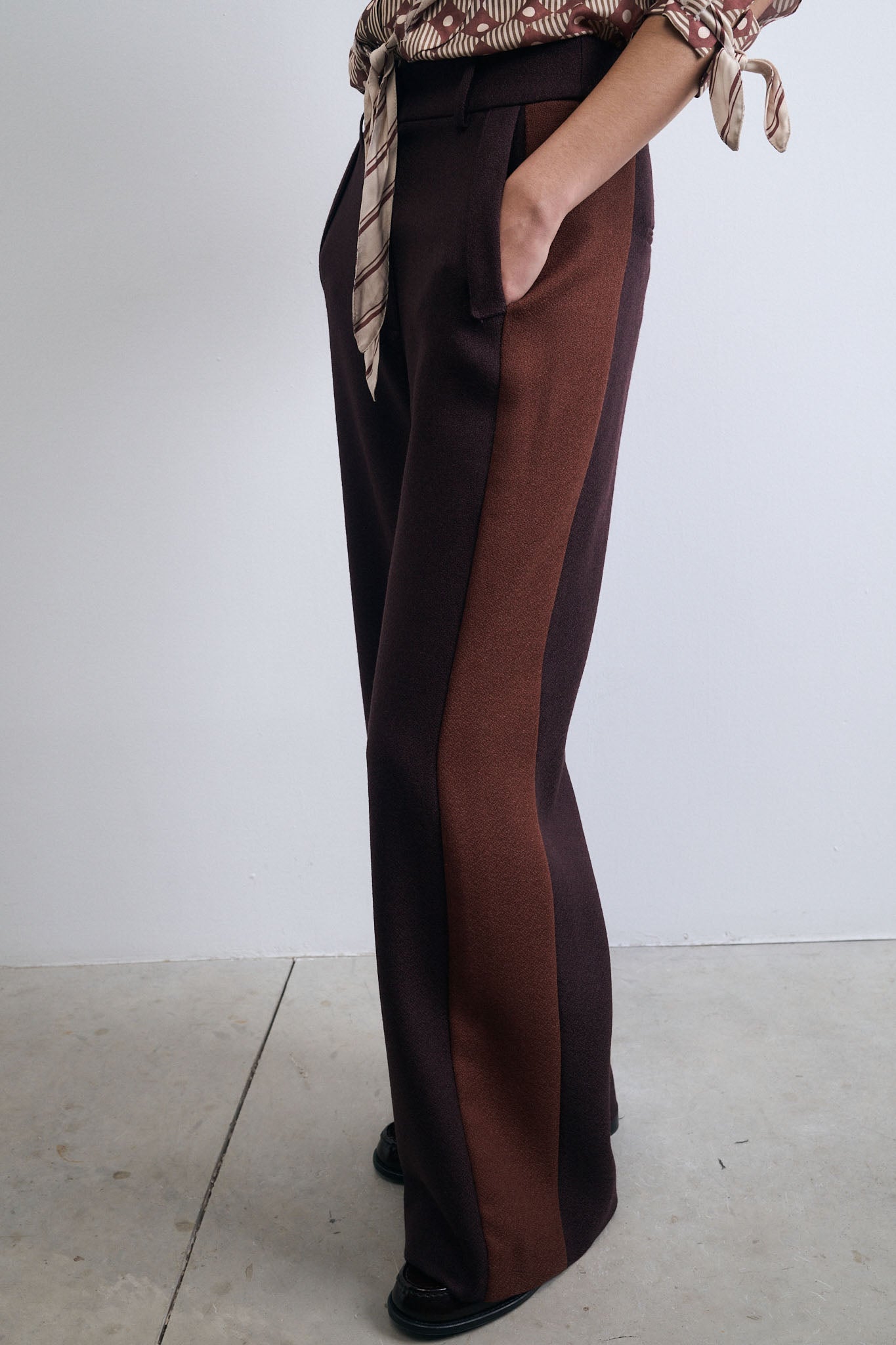 PANTALÓN TRAMA MORA