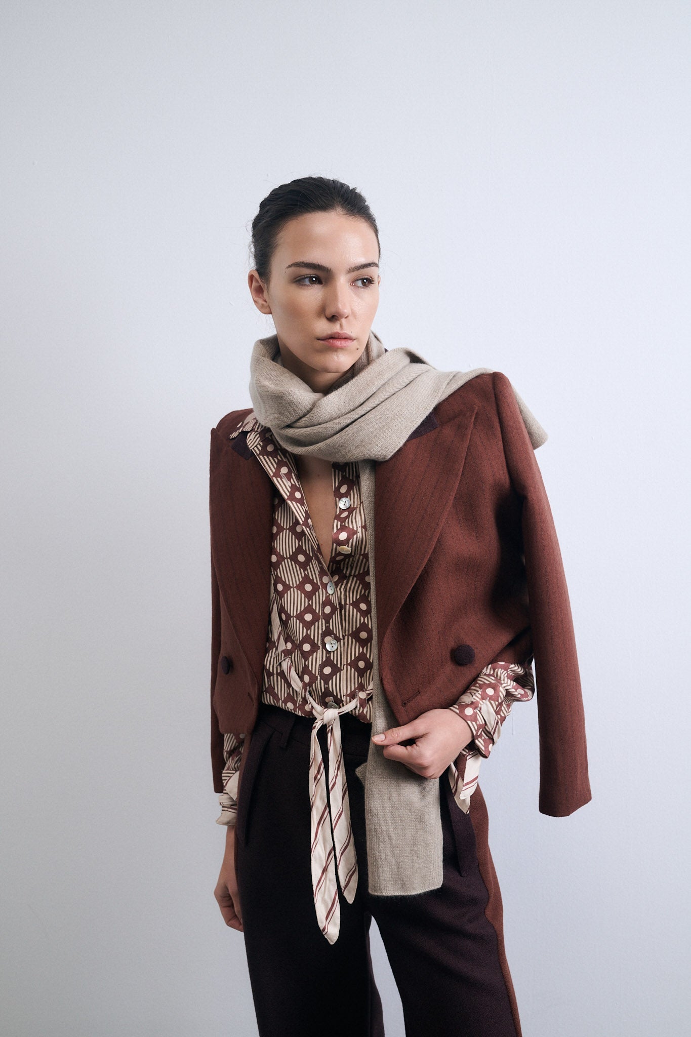 CHAQUETA TORERA NUBE CALDERO RAYA GRANATE