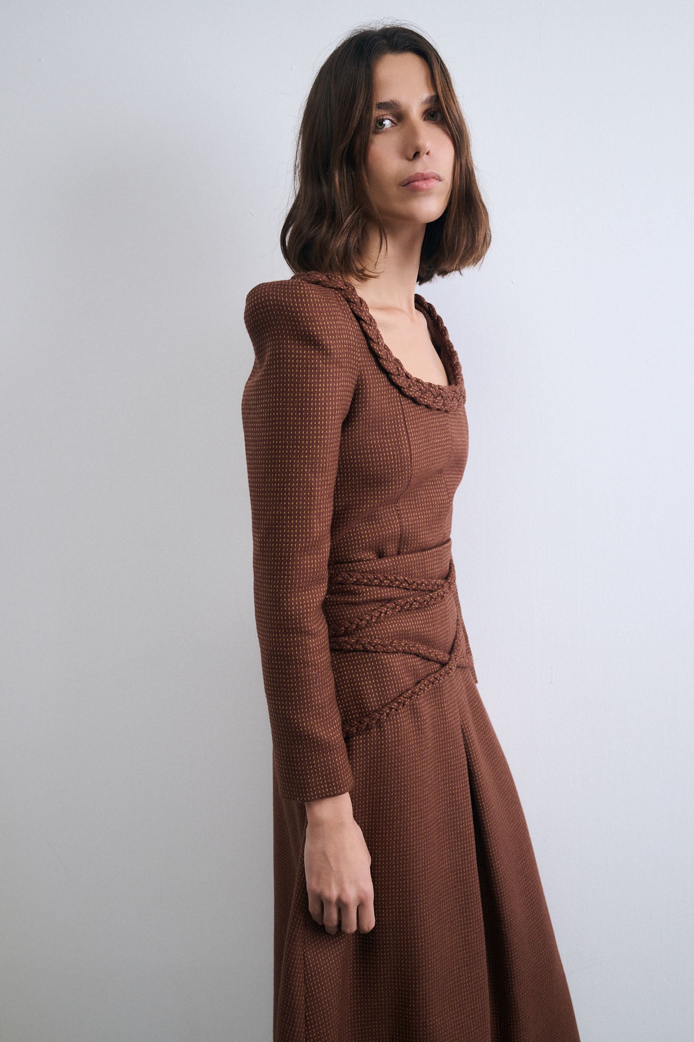 TOP CAUCE MARRÓN CON PUNTOS