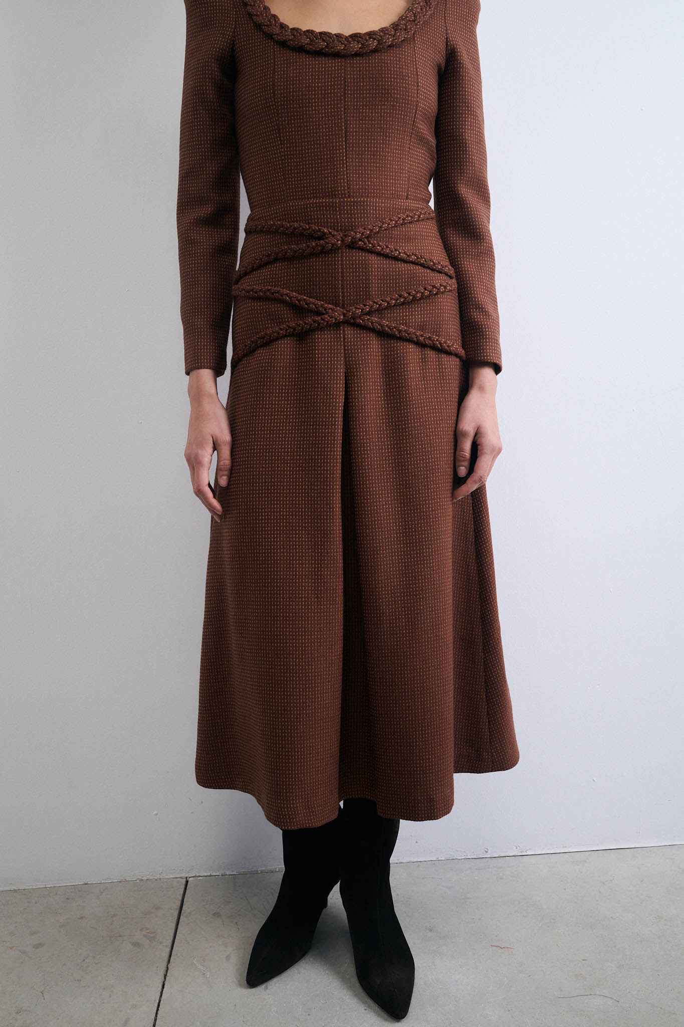 FALDA PLANO MARRÓN CON PUNTOS