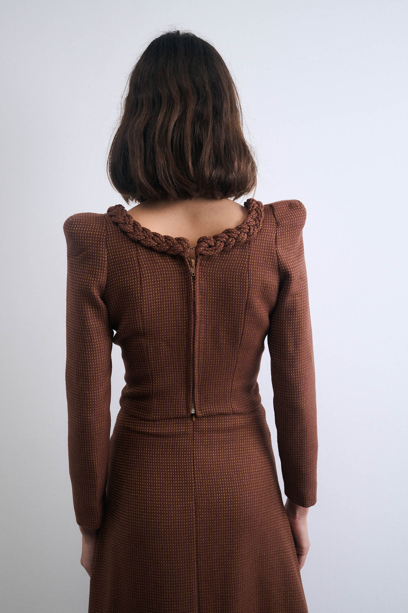 TOP CAUCE MARRÓN CON PUNTOS