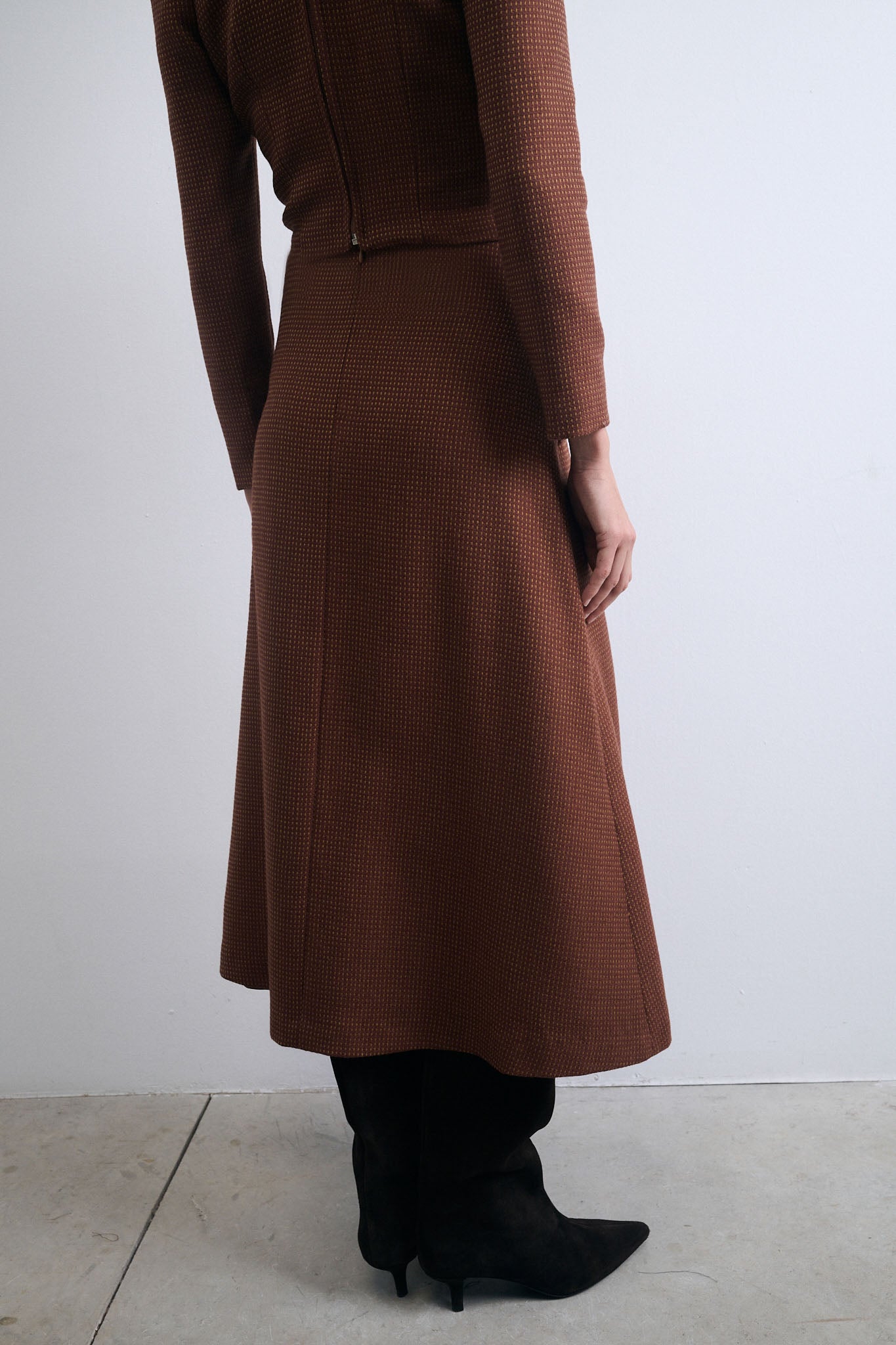 FALDA PLANO MARRÓN CON PUNTOS