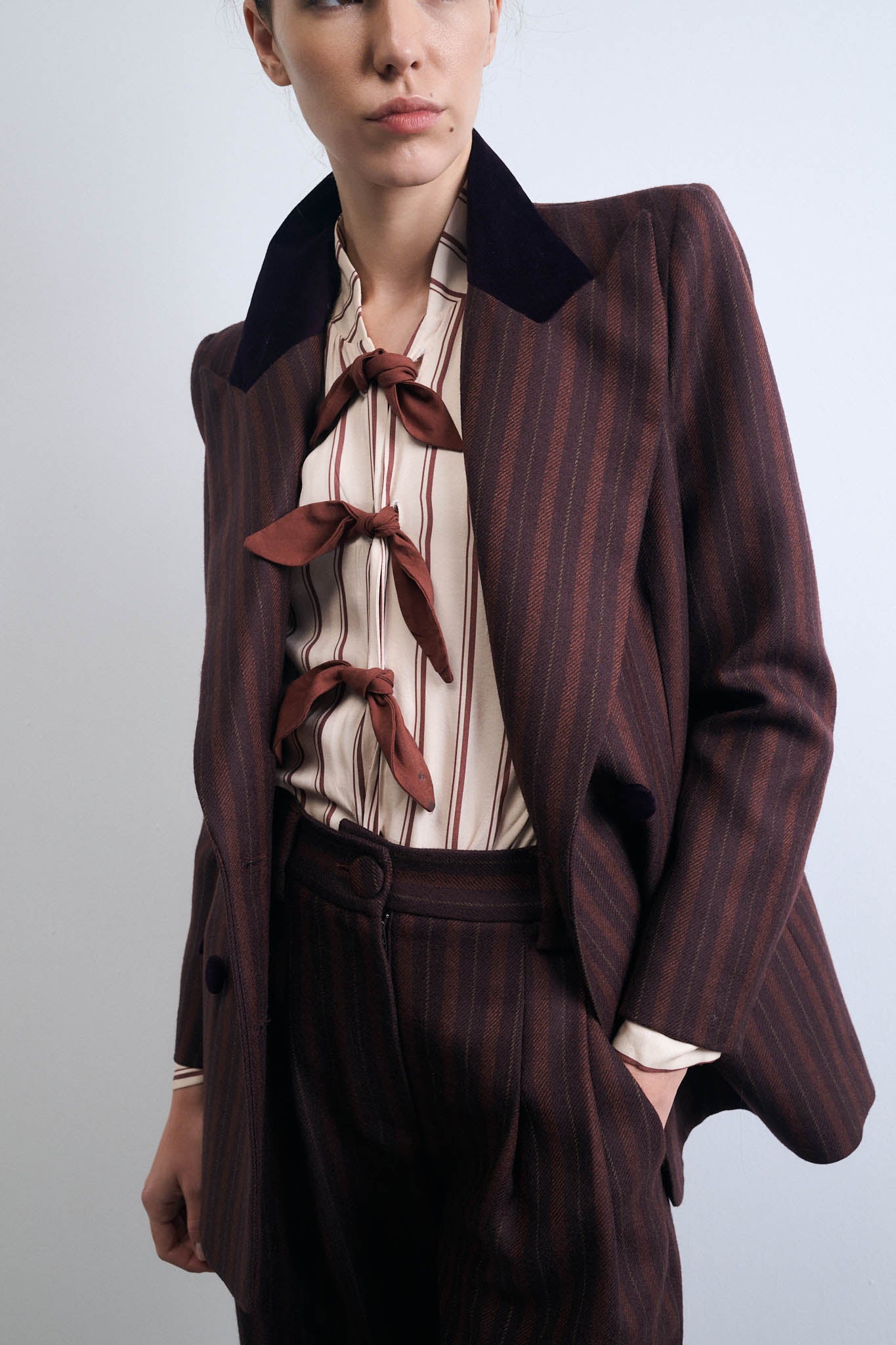 BLAZER NODO GRANATE RAYAS CALDERO Y AMARILLAS