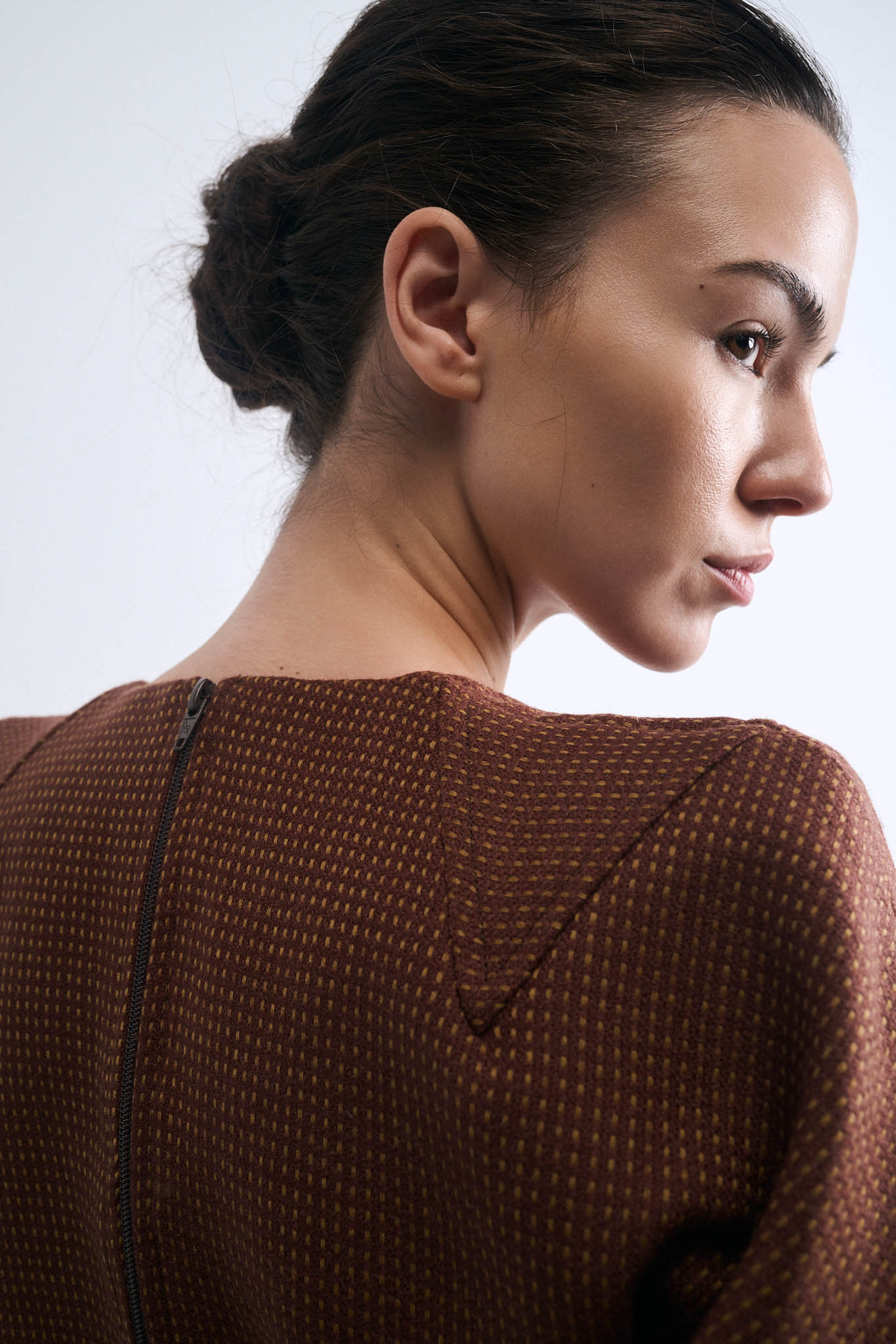 TOP FONDO MARRÓN CON PUNTOS