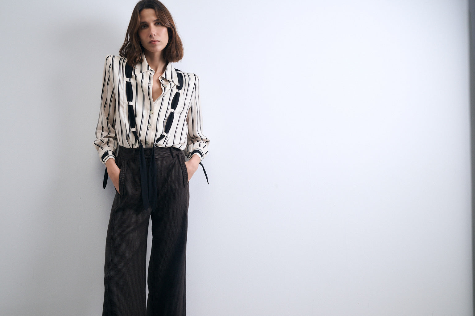 PANTALÓN TRAMA NEGRO CON PUNTOS