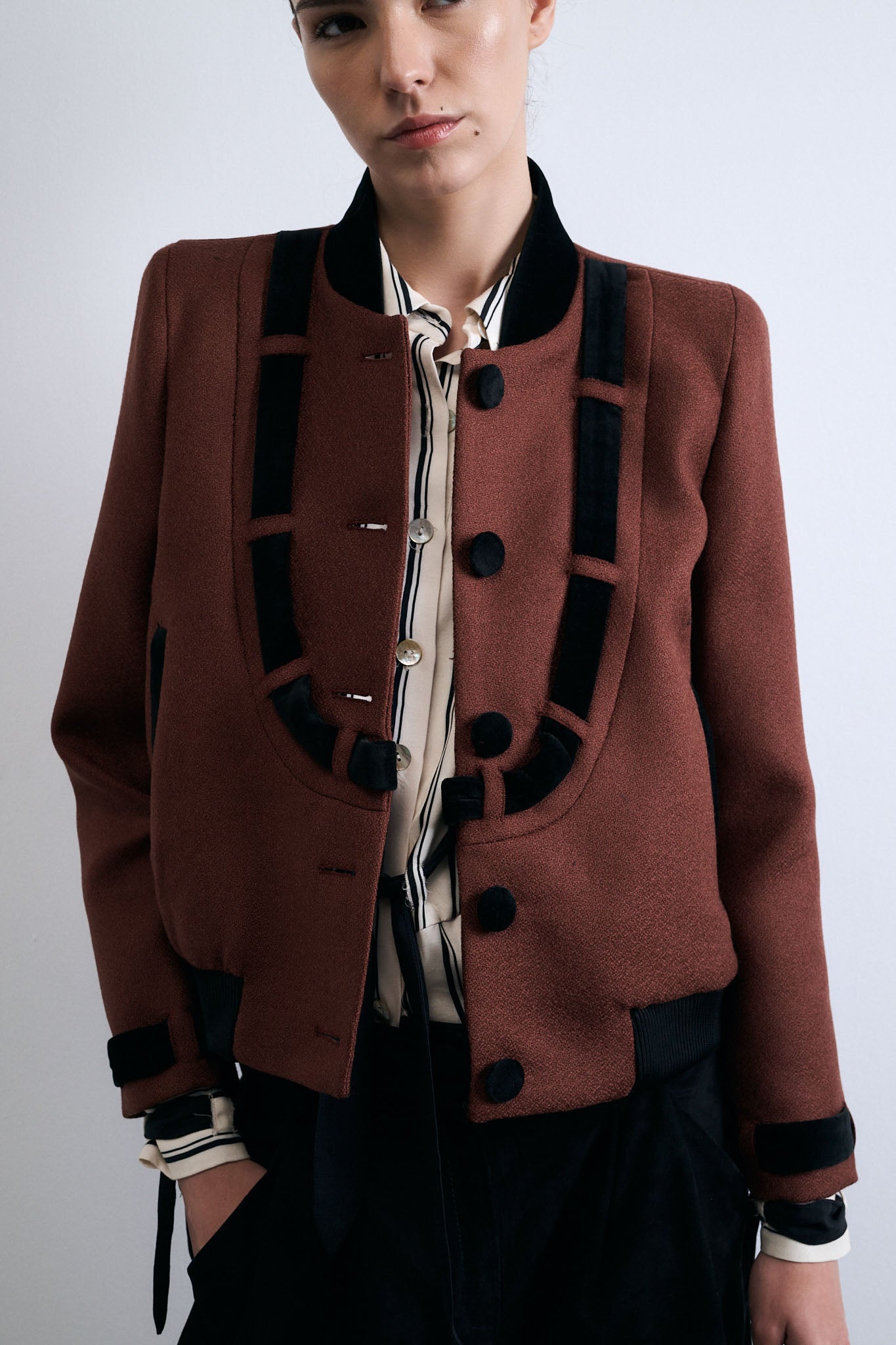 BOMBER SELLO ARCILLA