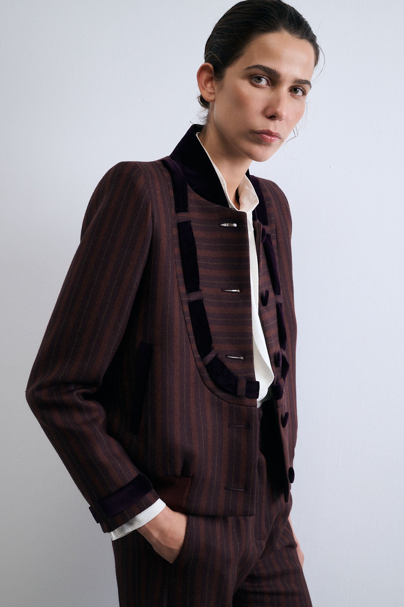 BOMBER SELLO GRANATE RAYAS CALDERO Y AMARILLAS