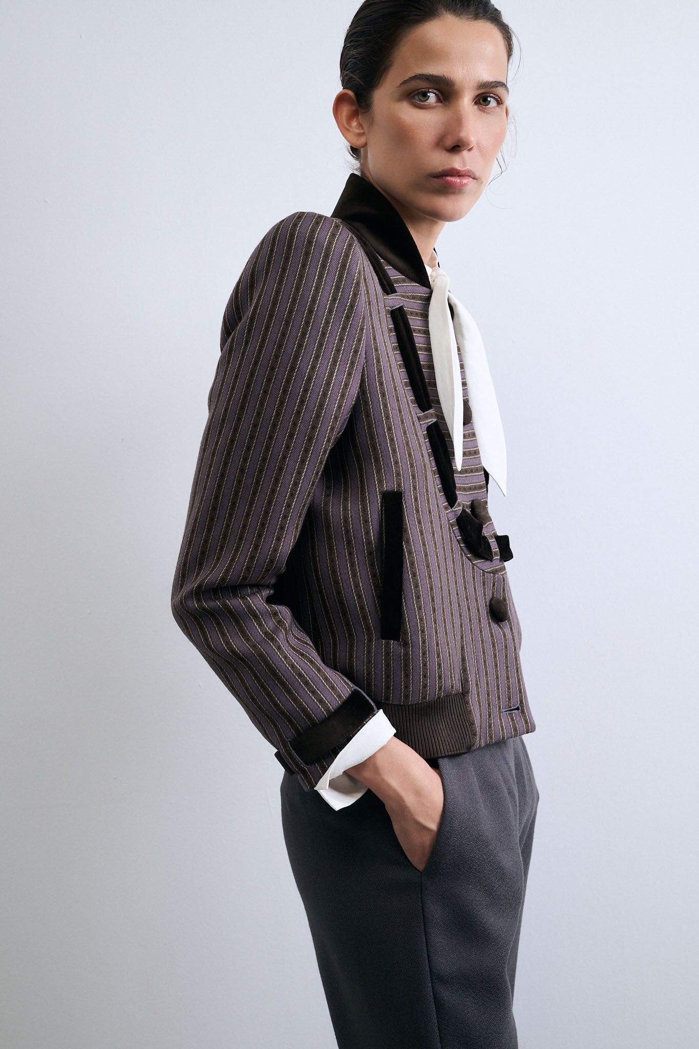 BOMBER SELLO MALVA RAYAS PESPUNTE MARRONES