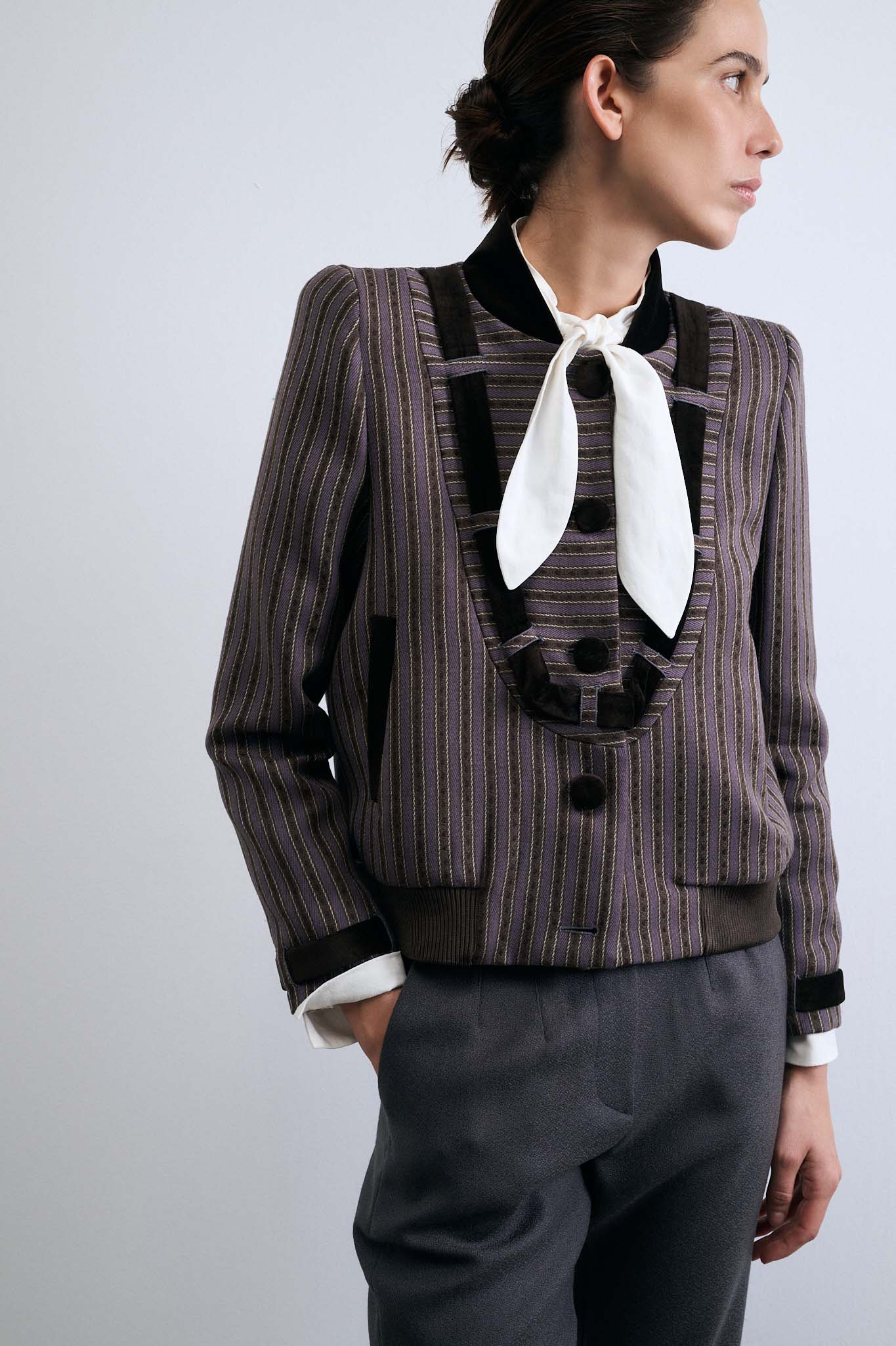 BOMBER SELLO MALVA RAYAS PESPUNTE MARRONES