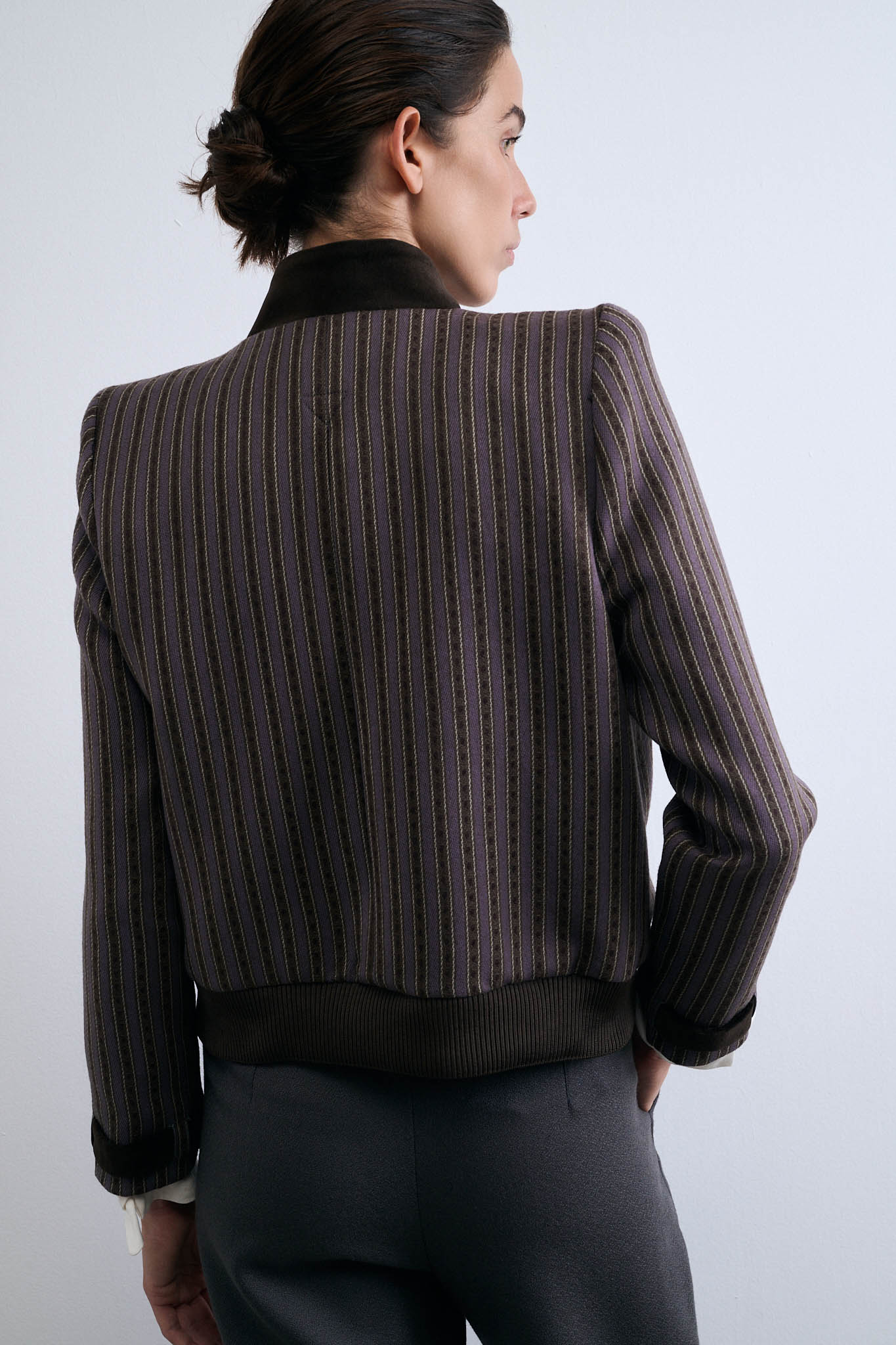 BOMBER SELLO MALVA RAYAS PESPUNTE MARRONES