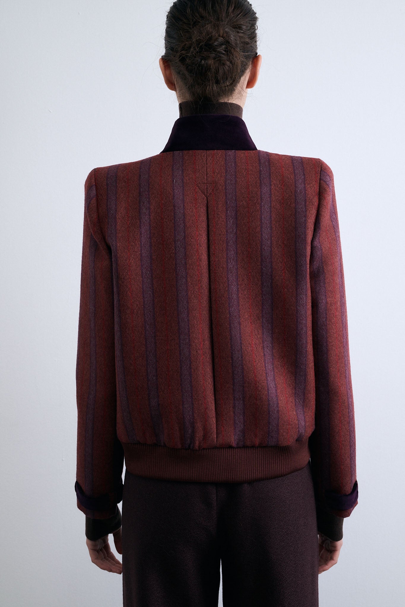 BOMBER SELLO RAYA ANCHA MORADO Y ROJO