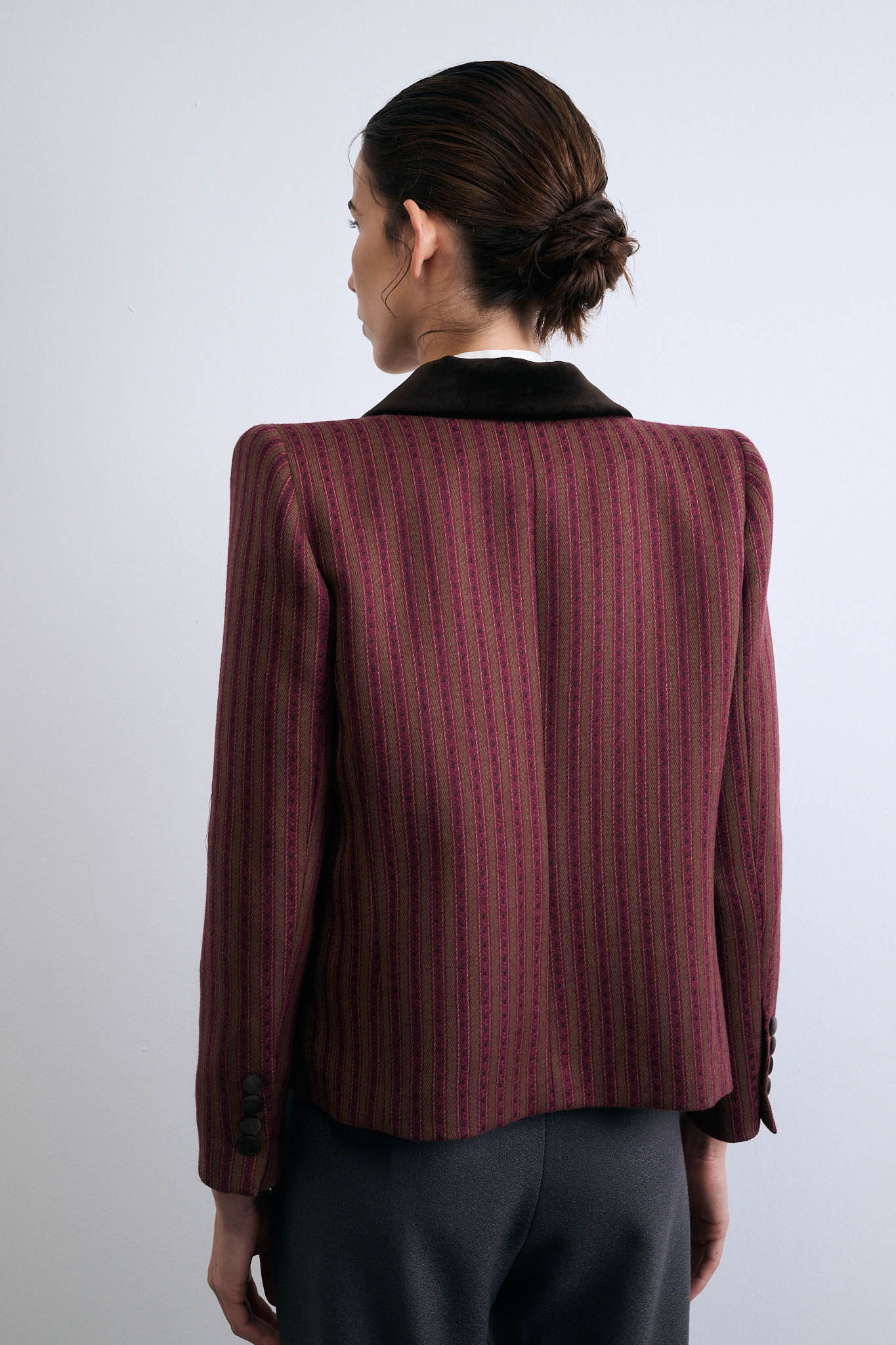 CHAQUETA ALUD MARRÓN RAYAS PESPUNTE GRANATE