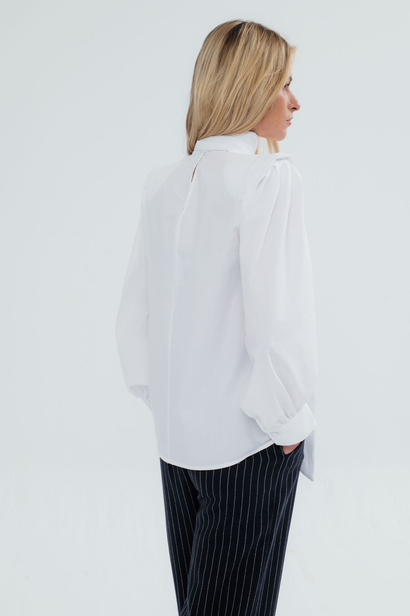 PHI TWILL WHITE BLOUSE