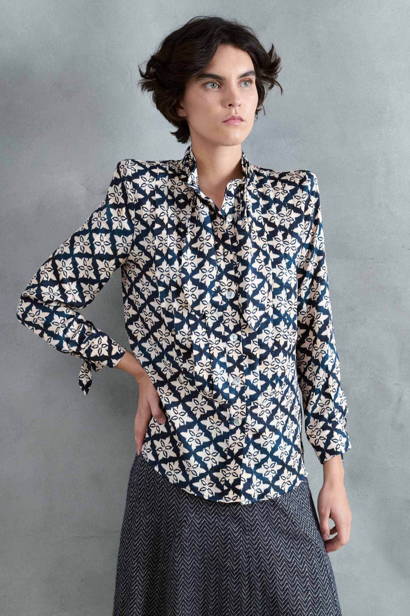 BLUSA LOMA DESTELLOS AZULES