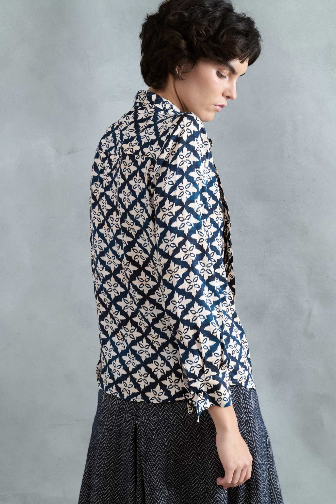 BLUSA LOMA DESTELLOS AZULES