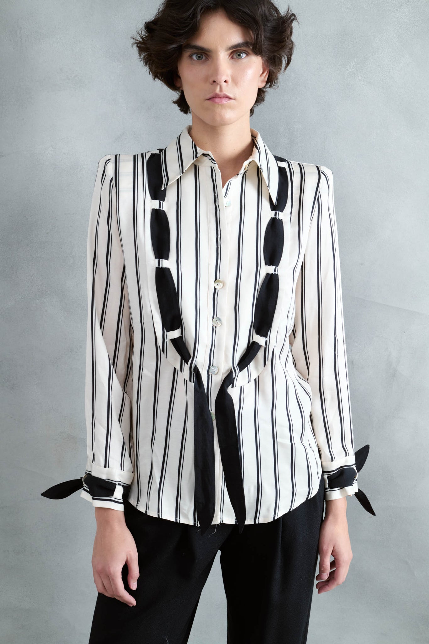 BLUSA CEDRO CRUDO RAYA NEGRA