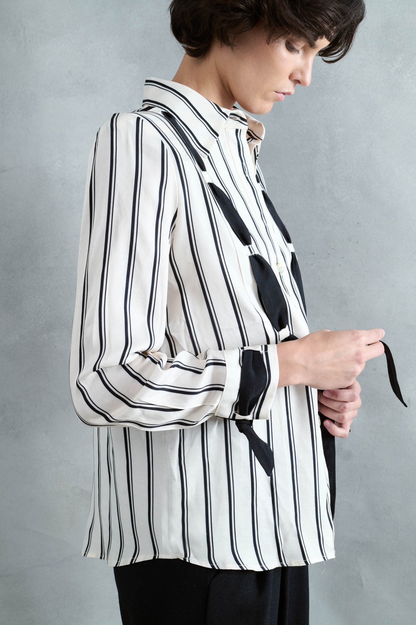 BLUSA CEDRO CRUDO RAYA NEGRA