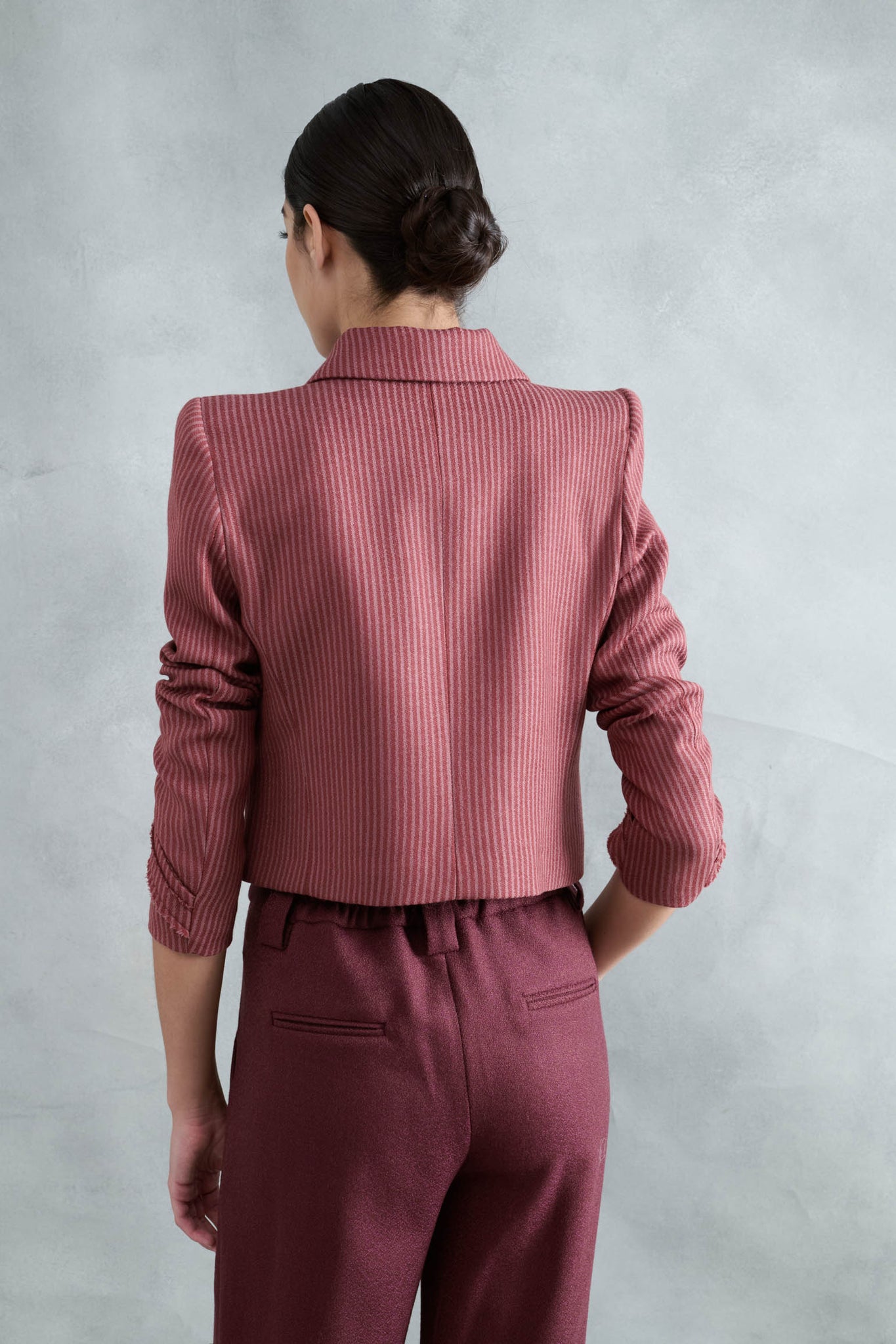 CHAQUETA TORERA HIELO RAYAS FINAS GUINDA