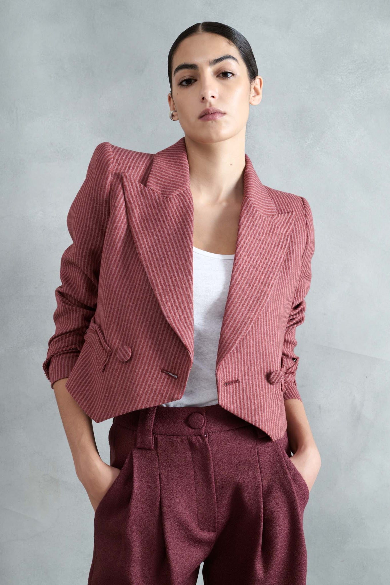 CHAQUETA TORERA HIELO RAYAS FINAS GUINDA