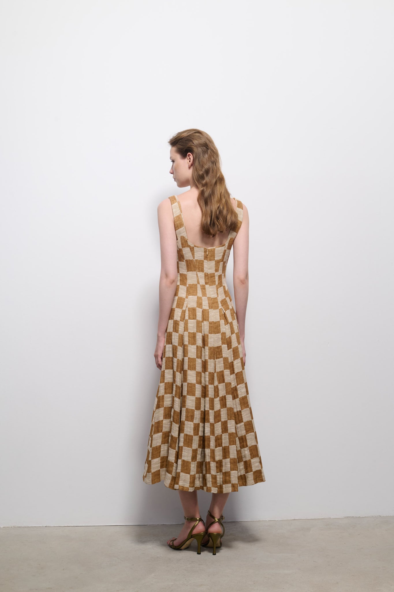 VESTIDO ALA CUADRO AVELLANA