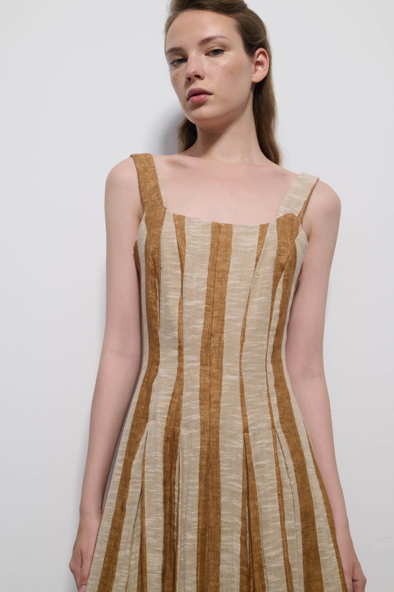 VESTIDO ALA RAYA AVELLANA