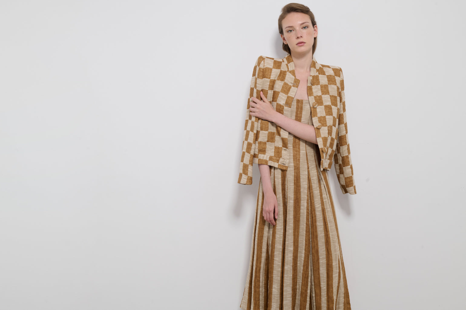 VESTIDO ALA RAYA AVELLANA